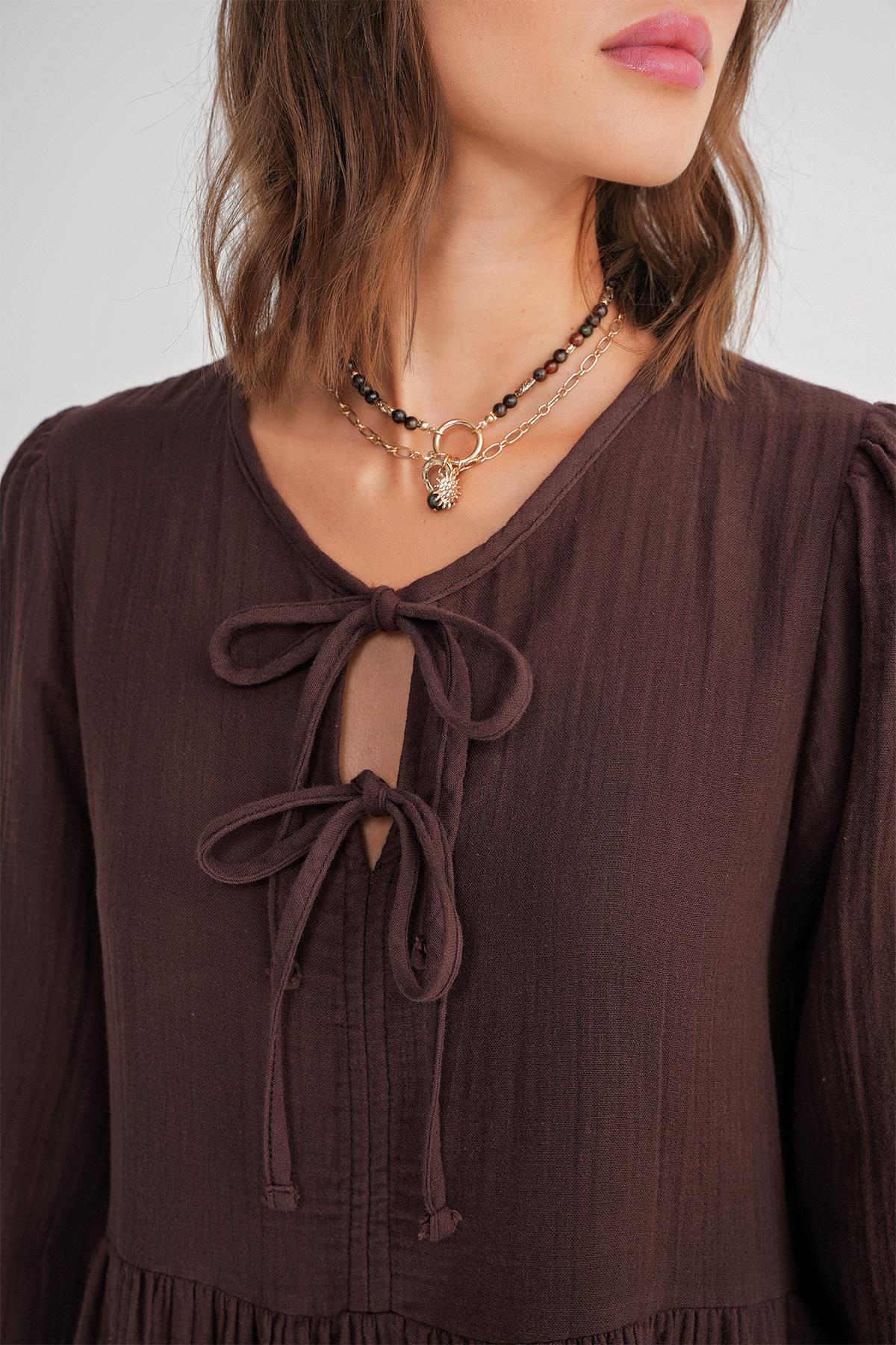 4739 Kadın Yakası Bağlamalı Müslin Midi Elbise Kahve