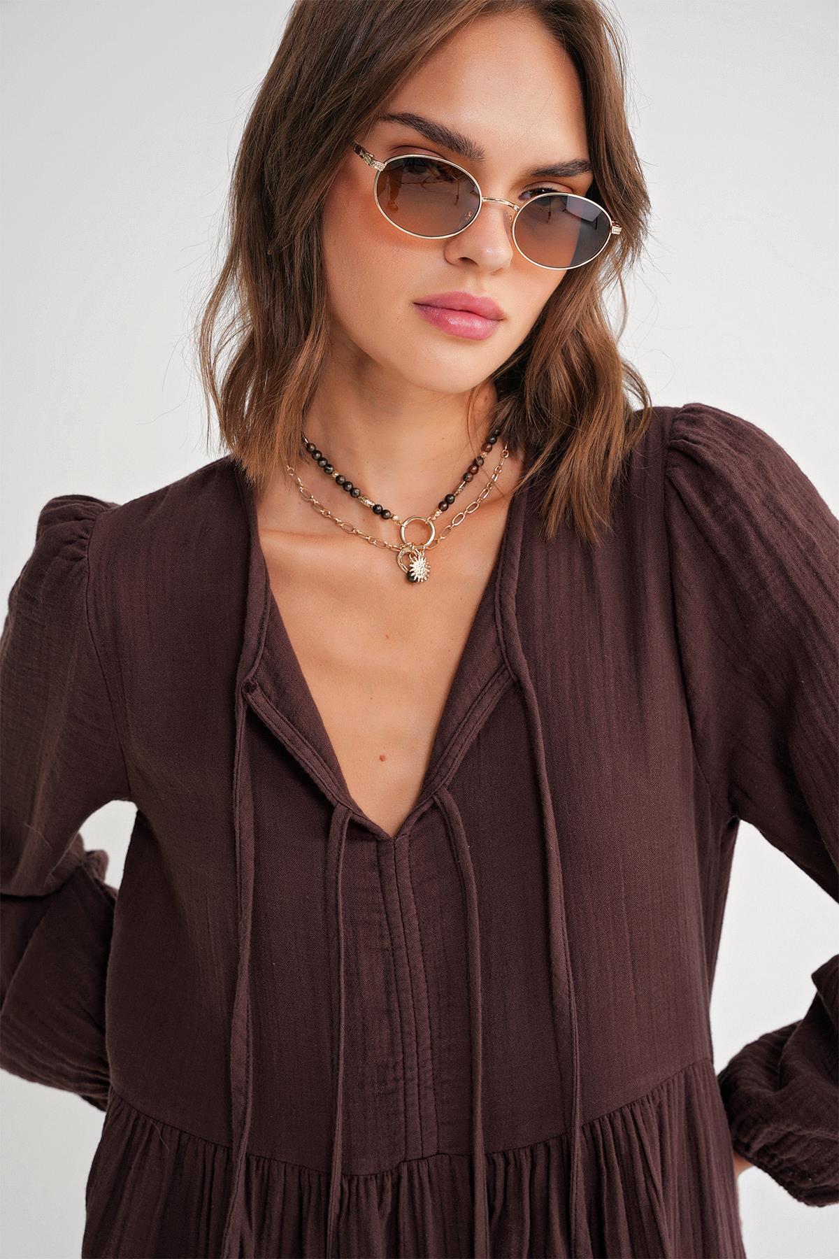 4739 Kadın Yakası Bağlamalı Müslin Midi Elbise Kahve