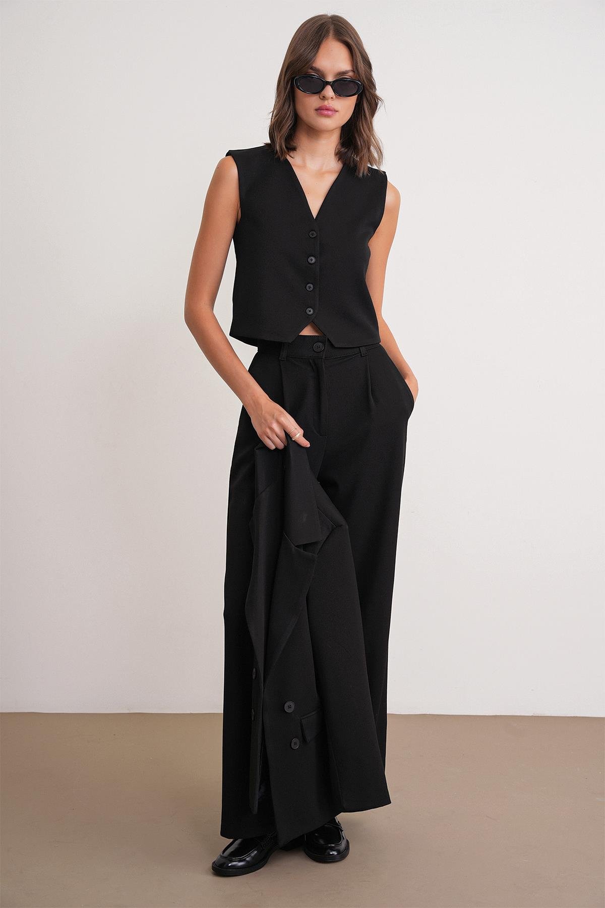 4743 Kadın V Yaka Düğmeli Vücuda Oturan Yelek Siyah