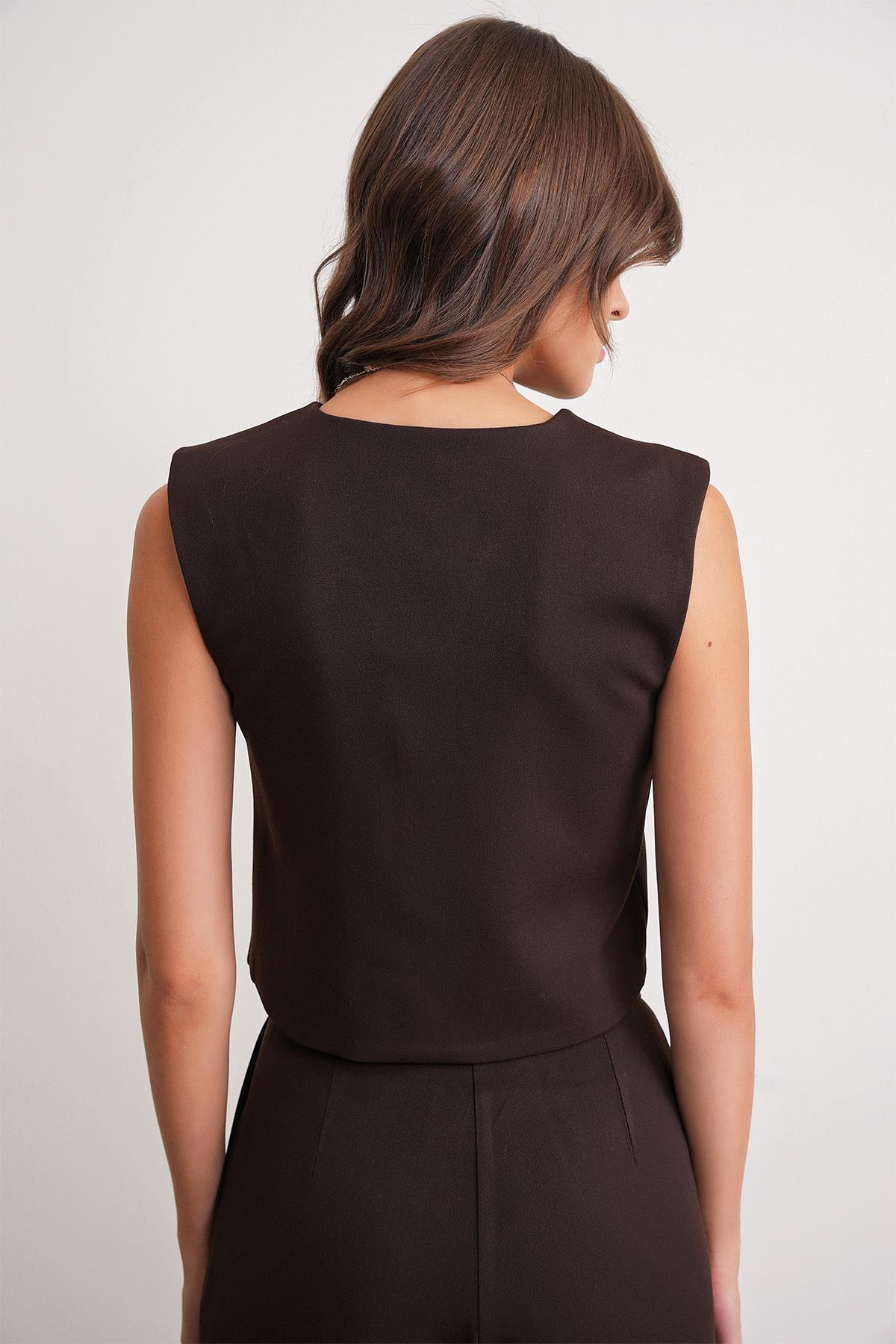 4743 Kadın V Yaka Düğmeli Vücuda Oturan Yelek Kahve