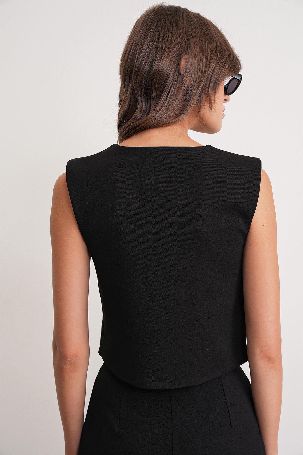 4743 Kadın V Yaka Düğmeli Vücuda Oturan Yelek Siyah