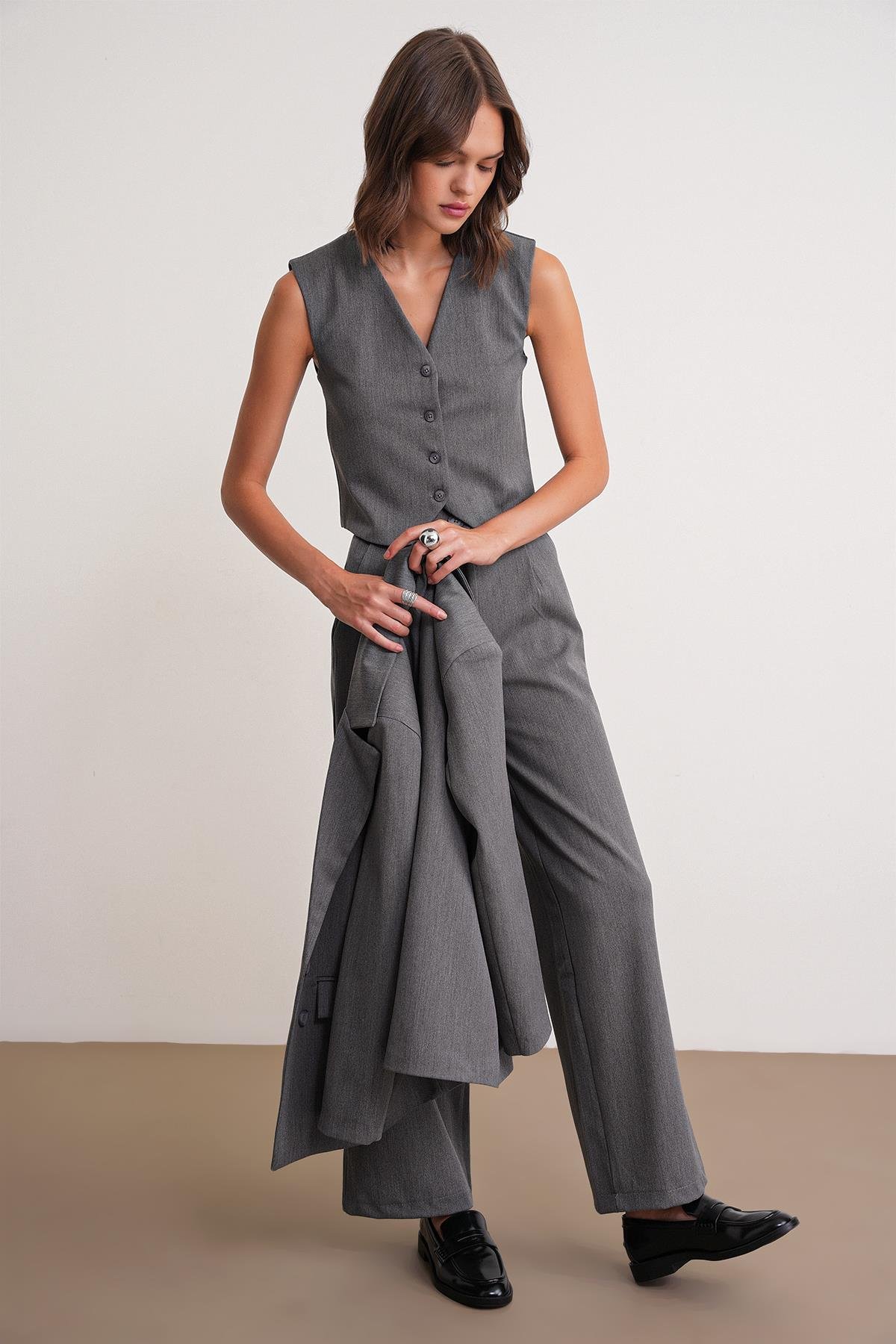 4743 Kadın V Yaka Düğmeli Vücuda Oturan Yelek Antrasit