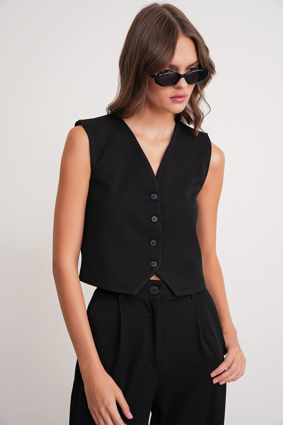 4743 Kadın V Yaka Düğmeli Vücuda Oturan Yelek Siyah