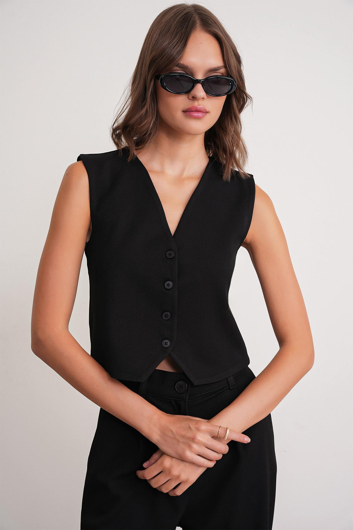 4743 Kadın V Yaka Düğmeli Vücuda Oturan Yelek Siyah