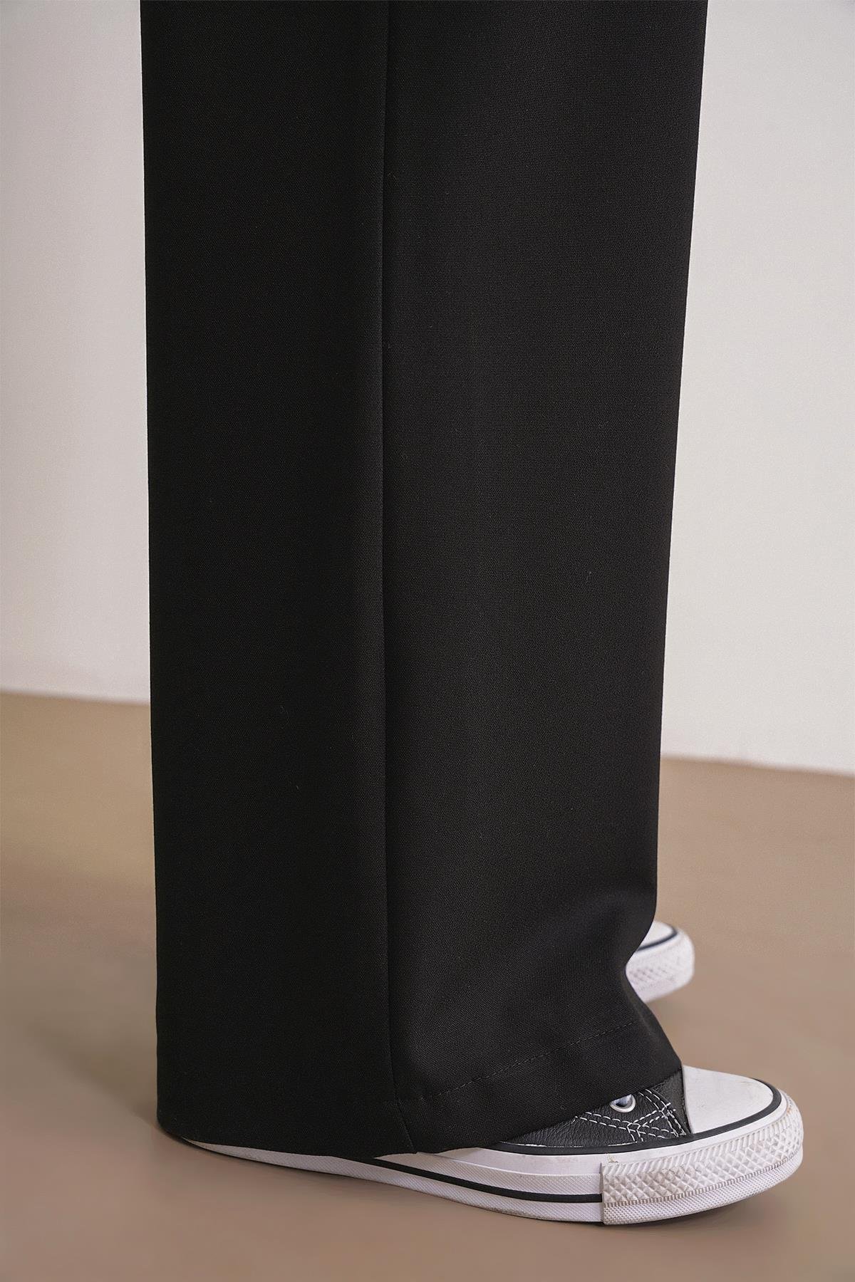 4747 Kadın Cepli Geniş Paça Dökümlü Palazzo Pantolon Siyah