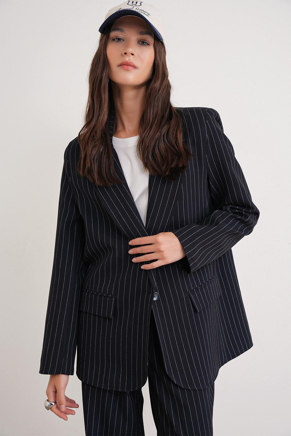 4753 Kadın Çizgili Oversize Blazer Ceket Lacivert