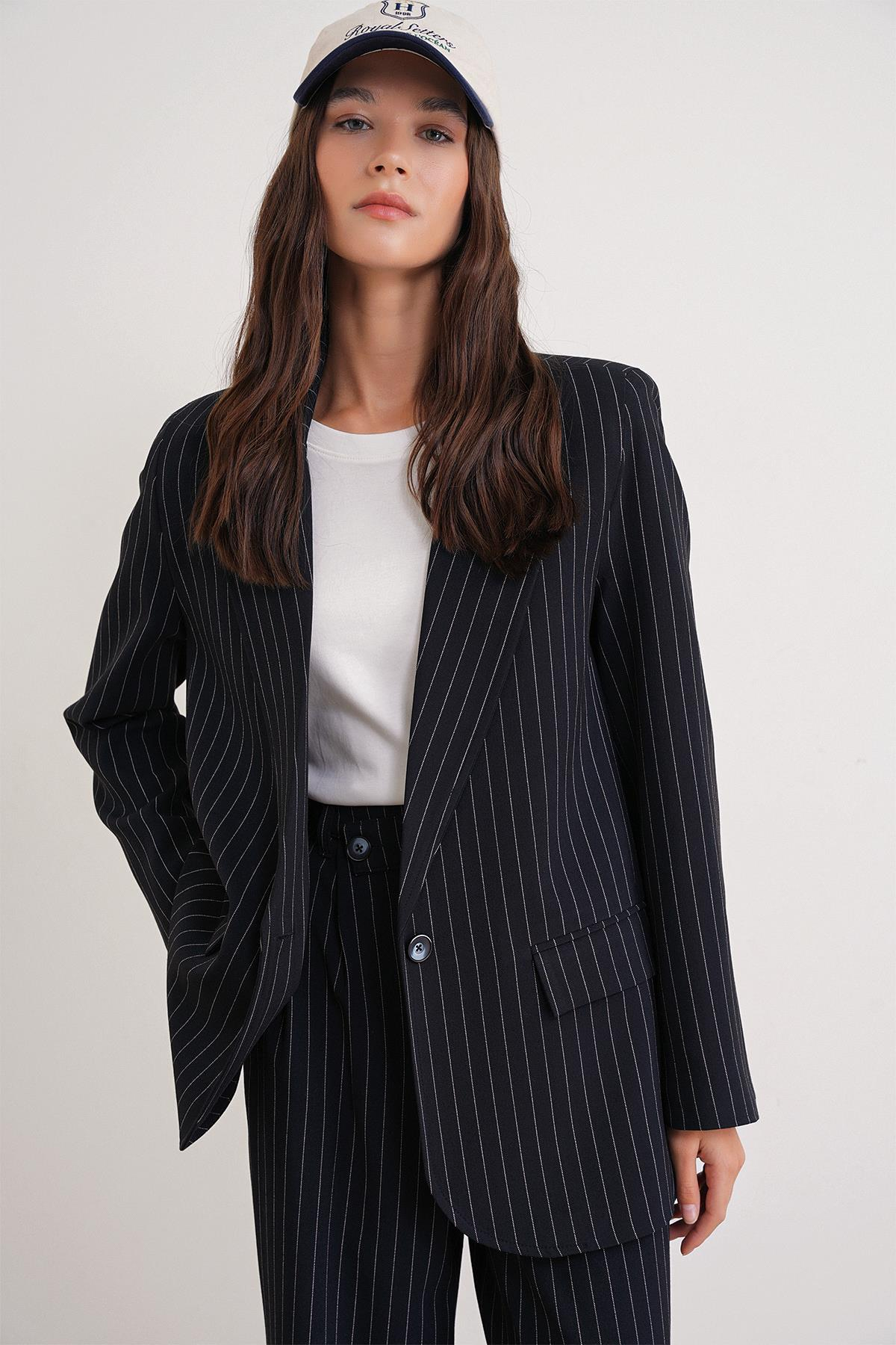 4753 Kadın Çizgili Oversize Blazer Ceket Lacivert
