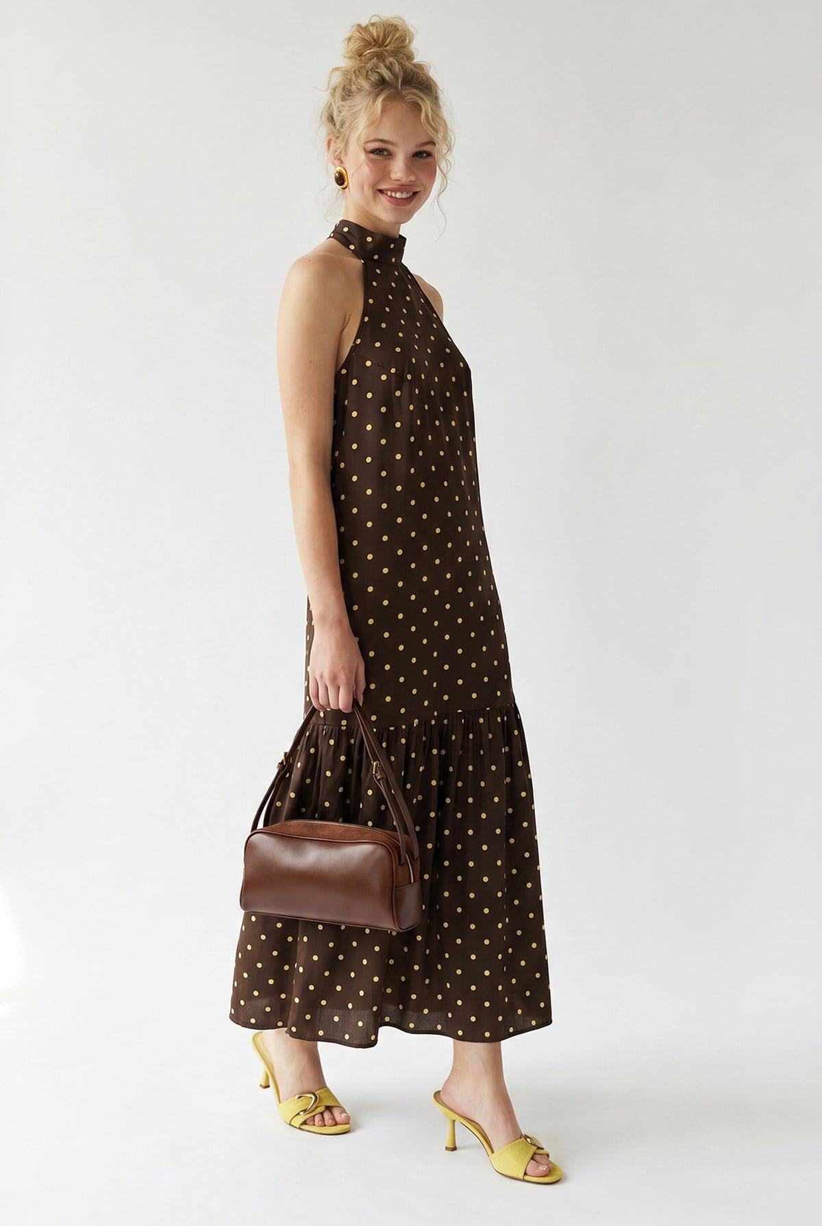 4927 Kadın Puantiye Desenli Halter Yaka Maxi Elbise Kahve
