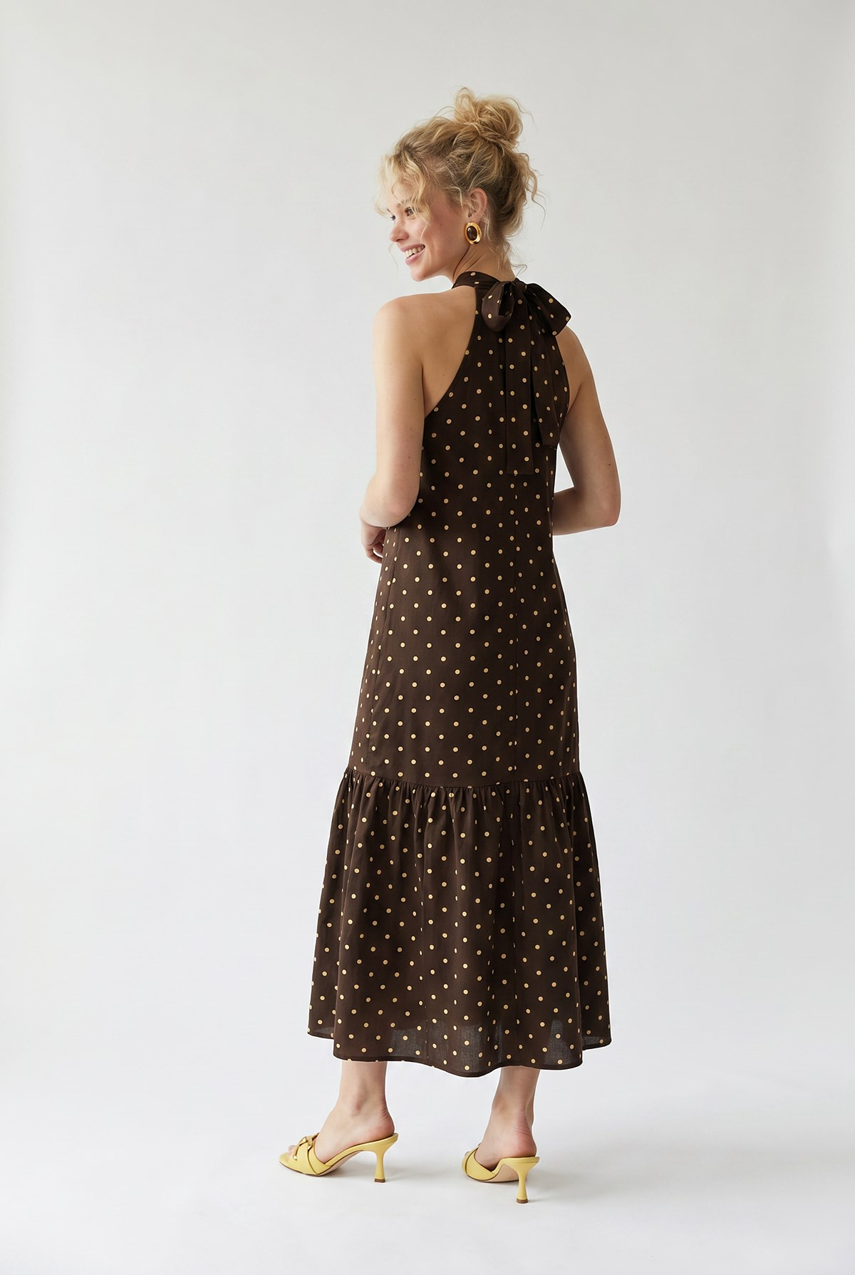 4927 Kadın Puantiye Desenli Halter Yaka Maxi Elbise Kahve