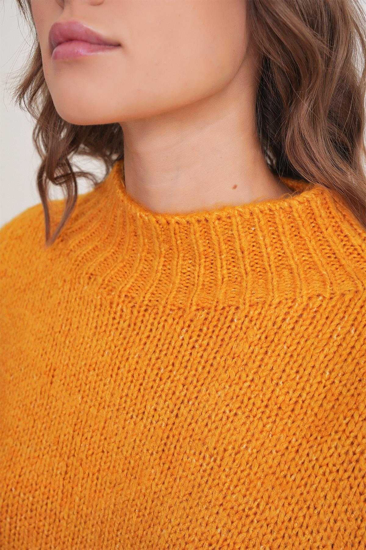 6700 Kadın Dik Yaka Balon Triko Kazak Hardal