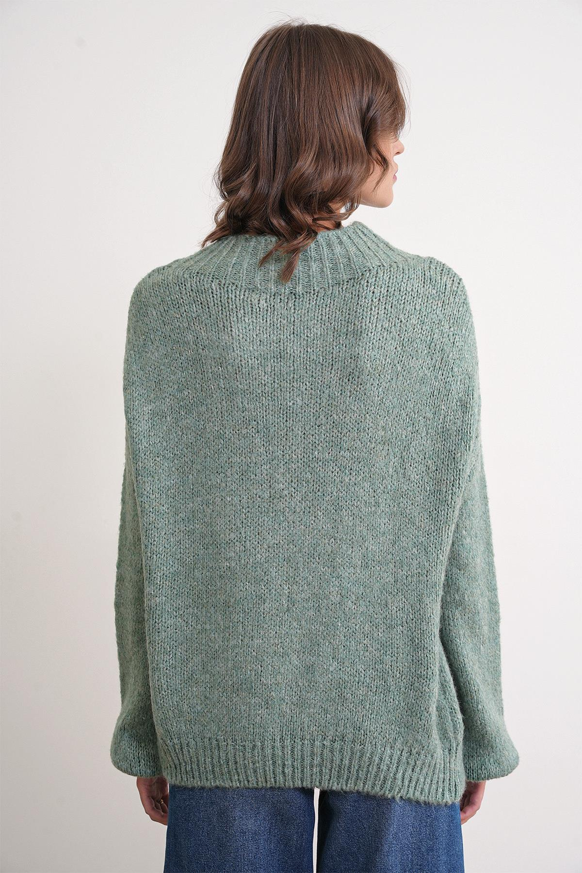 6700 Kadın Dik Yaka Balon Triko Kazak Çağla