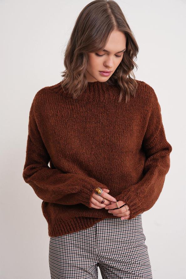 6700 Kadın Dik Yaka Balon Triko Kazak Tarçın