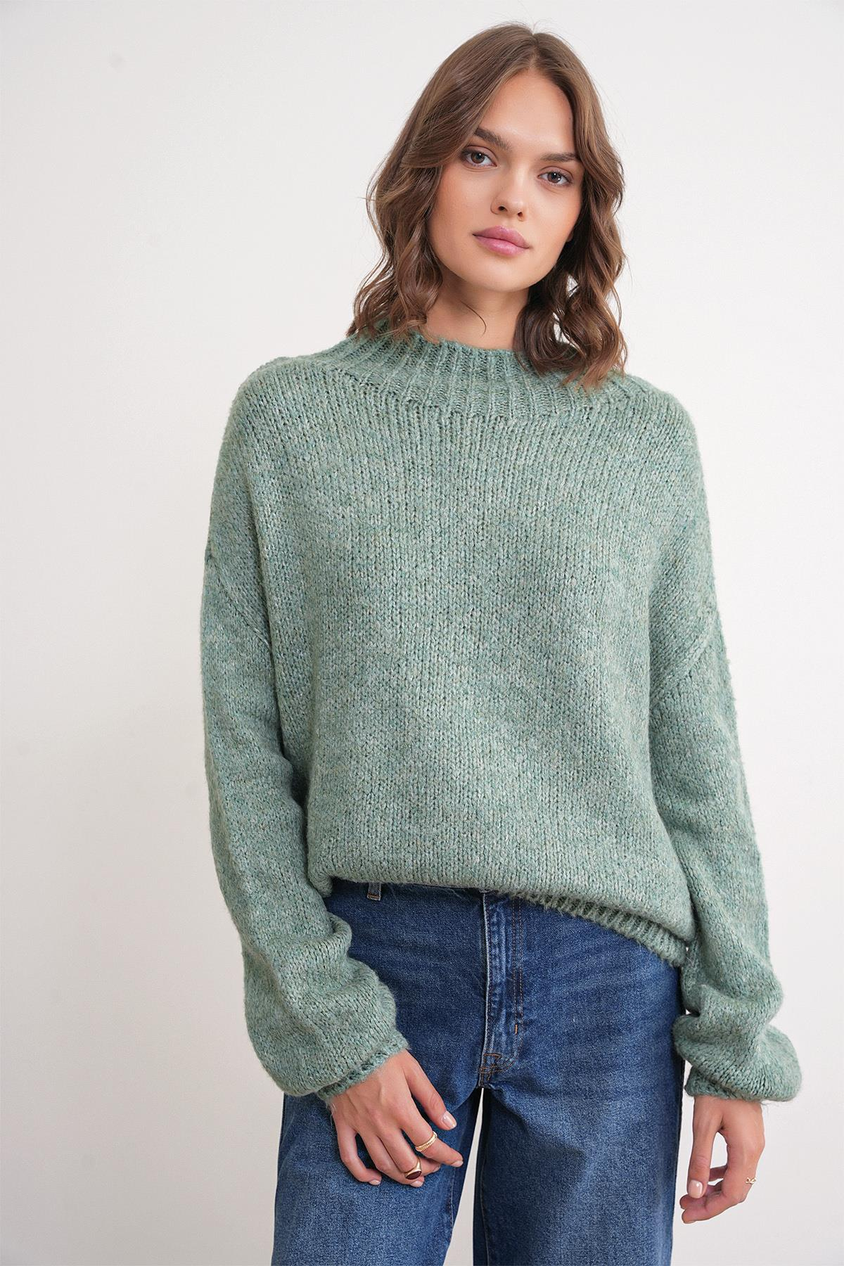 6700 Kadın Dik Yaka Balon Triko Kazak Çağla