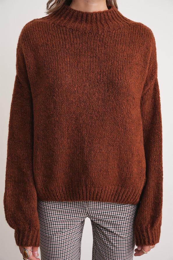 6700 Kadın Dik Yaka Balon Triko Kazak Tarçın