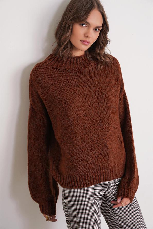 6700 Kadın Dik Yaka Balon Triko Kazak Tarçın