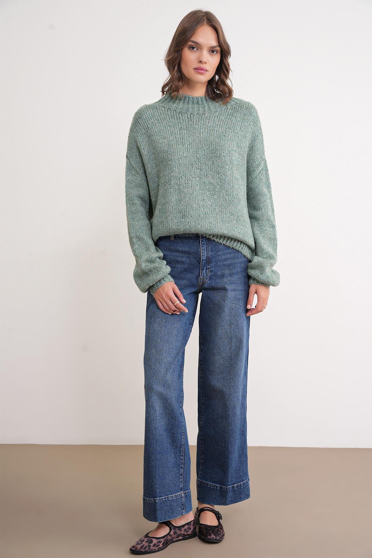 6700 Kadın Dik Yaka Balon Triko Kazak Çağla