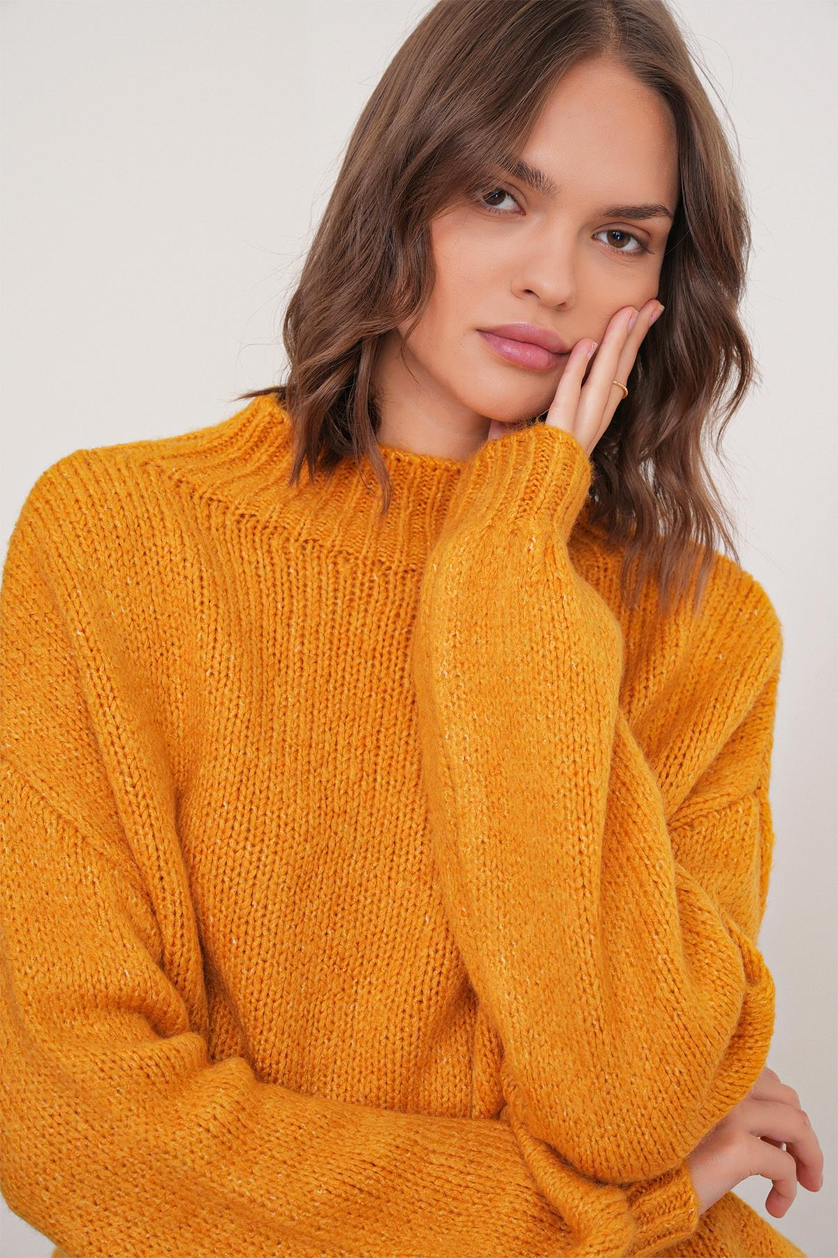 6700 Kadın Dik Yaka Balon Triko Kazak Hardal