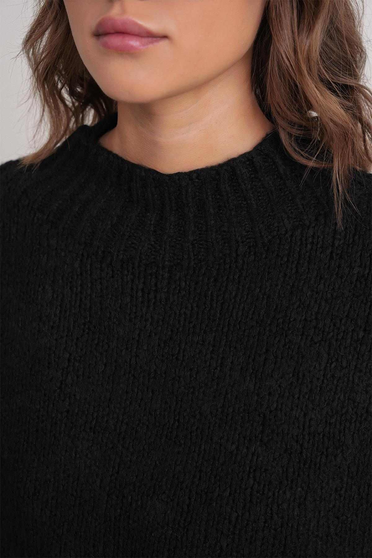 6700 Kadın Dik Yaka Balon Triko Kazak Siyah