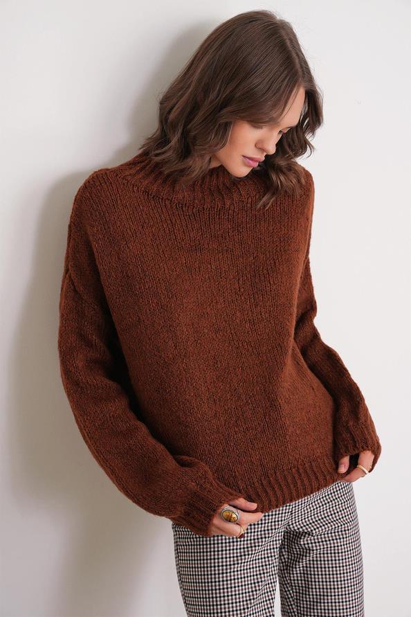 6700 Kadın Dik Yaka Balon Triko Kazak Tarçın