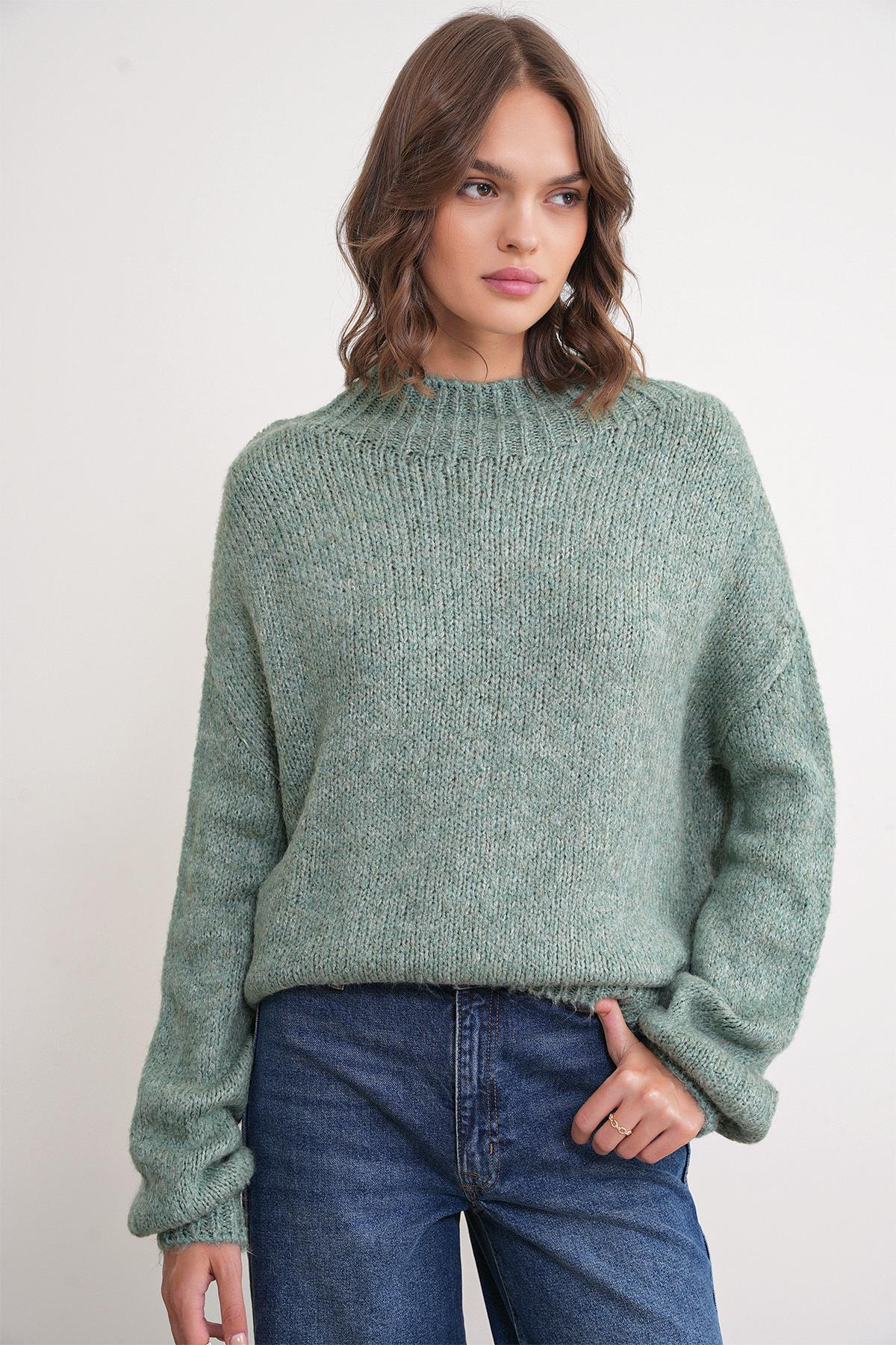 6700 Kadın Dik Yaka Balon Triko Kazak Çağla