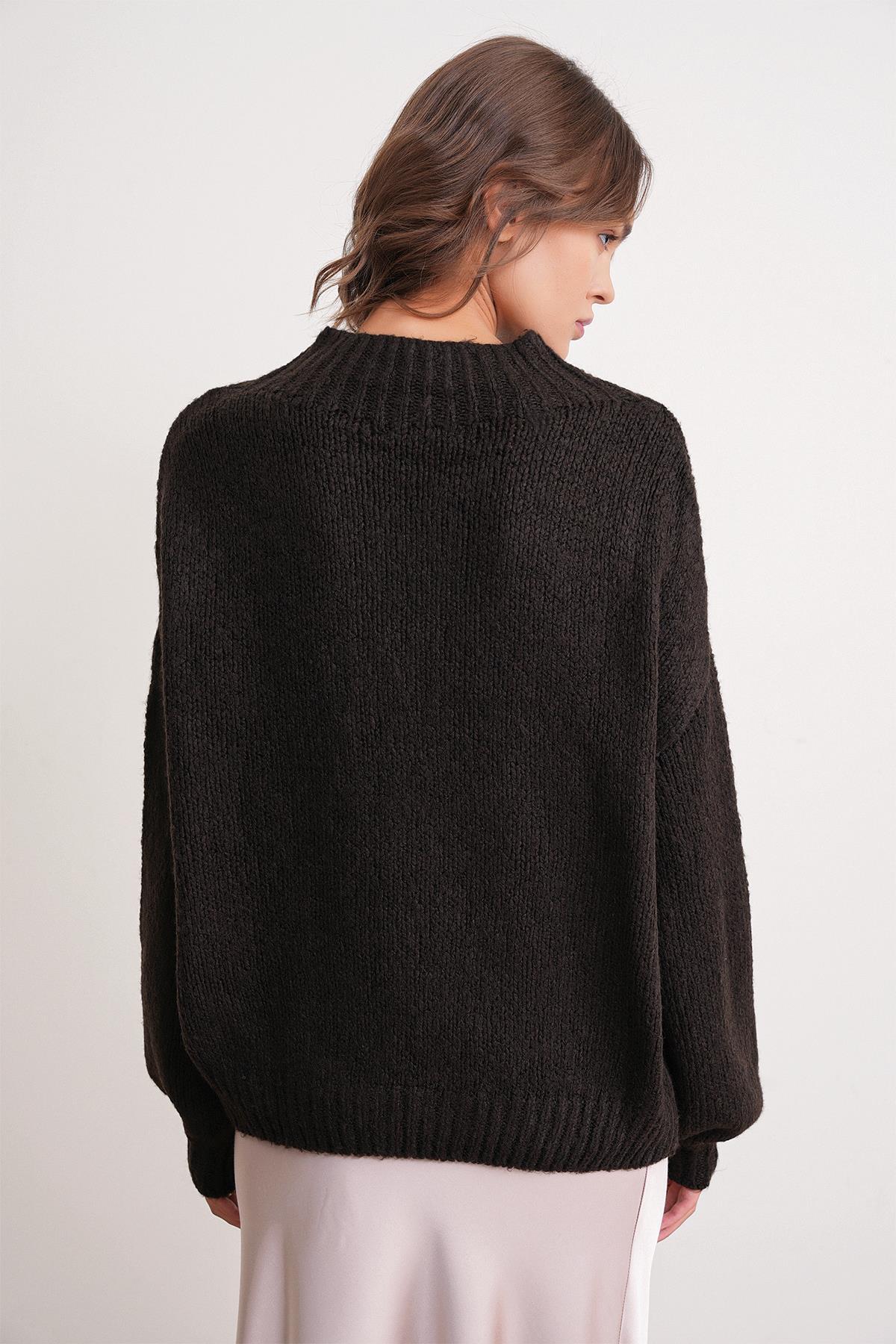 6700 Kadın Dik Yaka Balon Triko Kazak Kahve