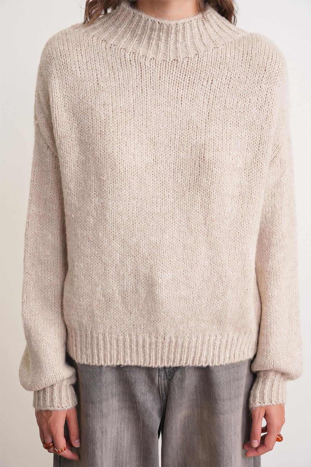 6700 Kadın Dik Yaka Balon Triko Kazak Taş