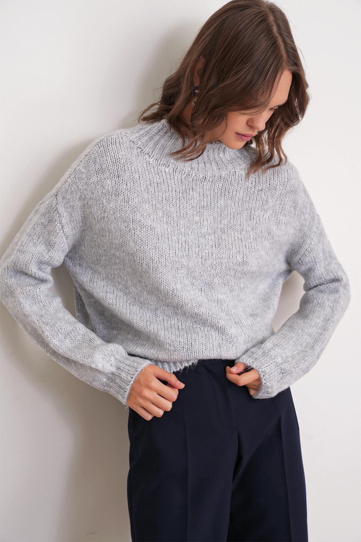 6700 Kadın Dik Yaka Balon Triko Kazak Gri