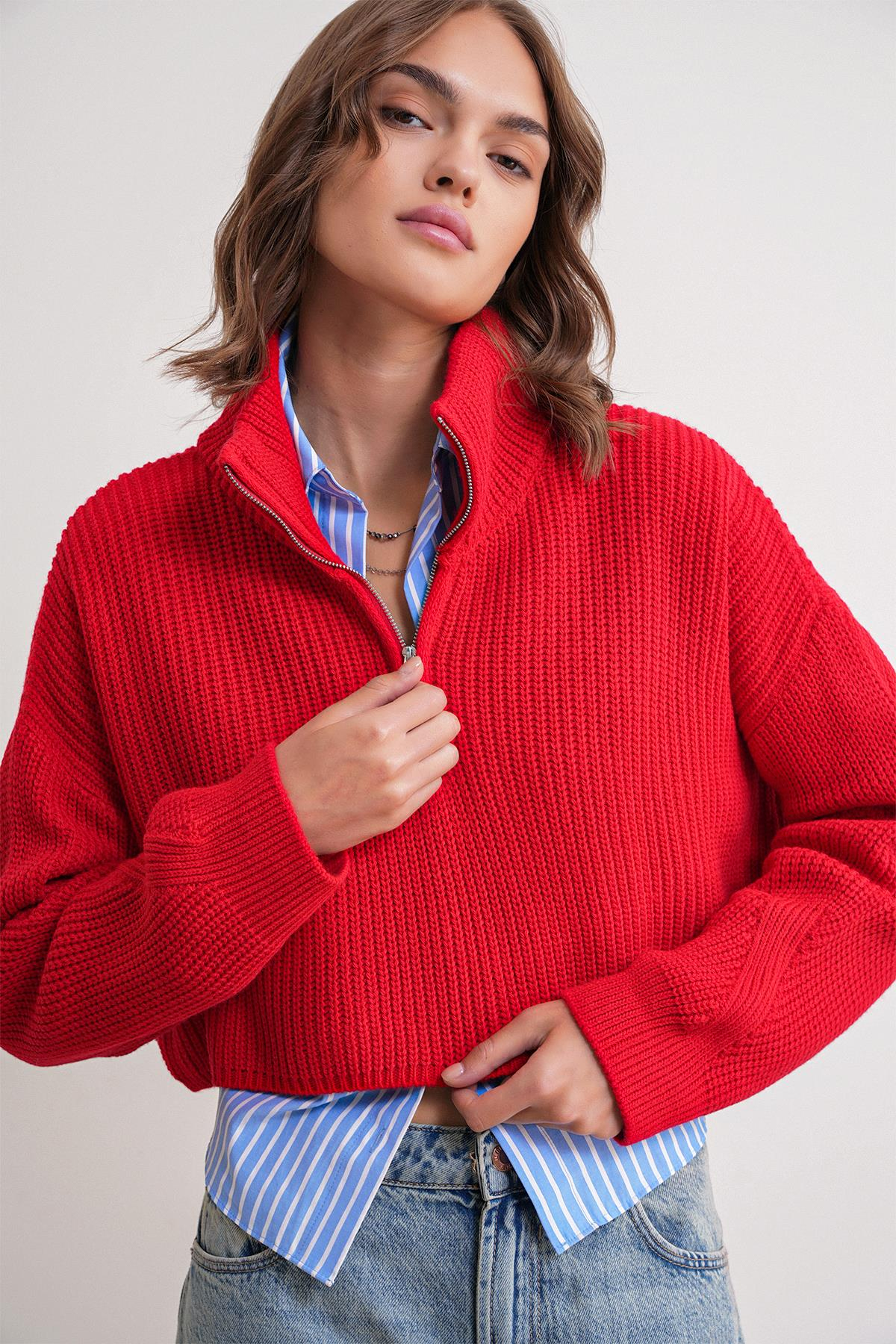 6752 Kadın Crop Fermuarlı Kazak Kırmızı