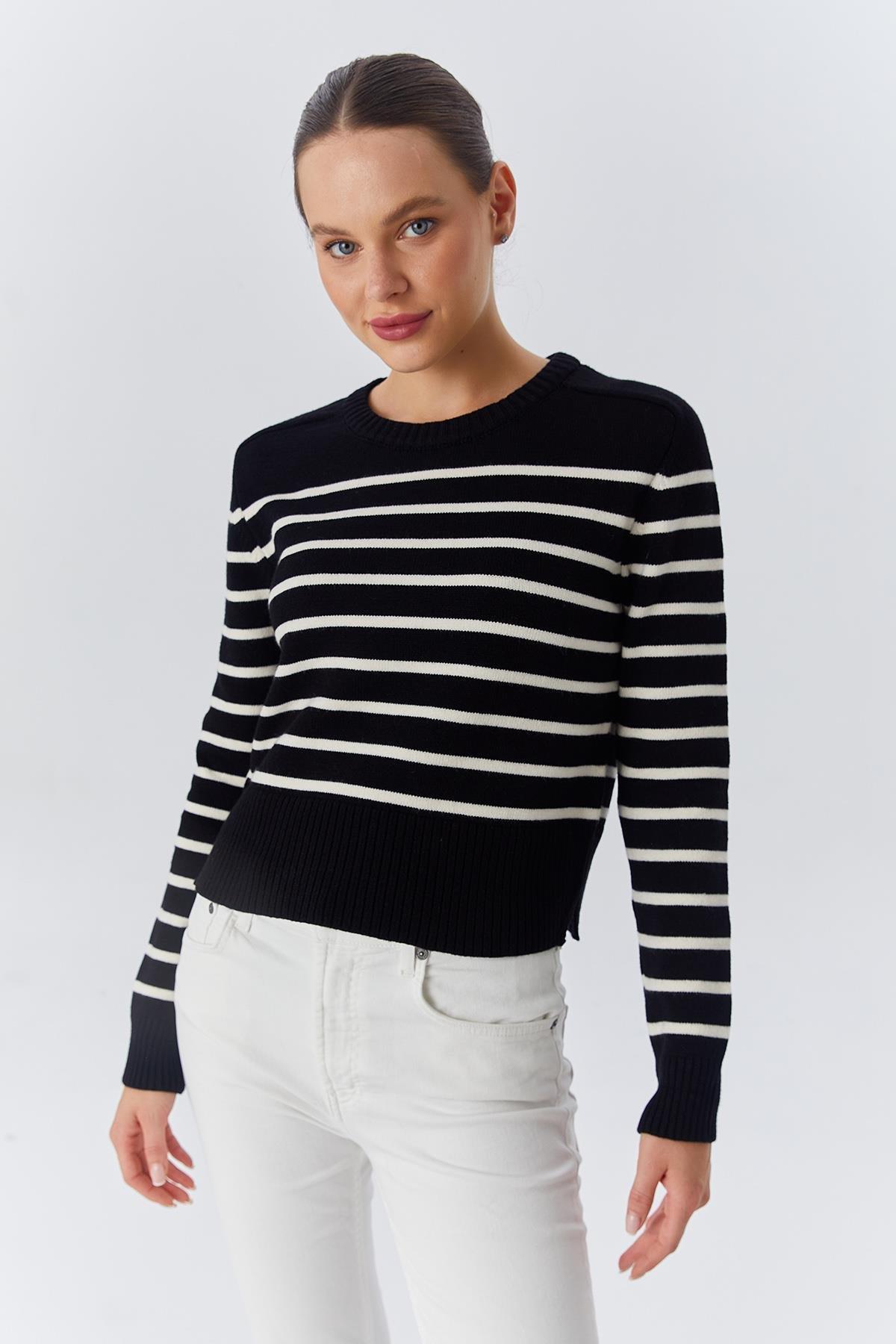 6762-kadin-yumos-dokulu-cizgili-triko--0-40f2.jpg