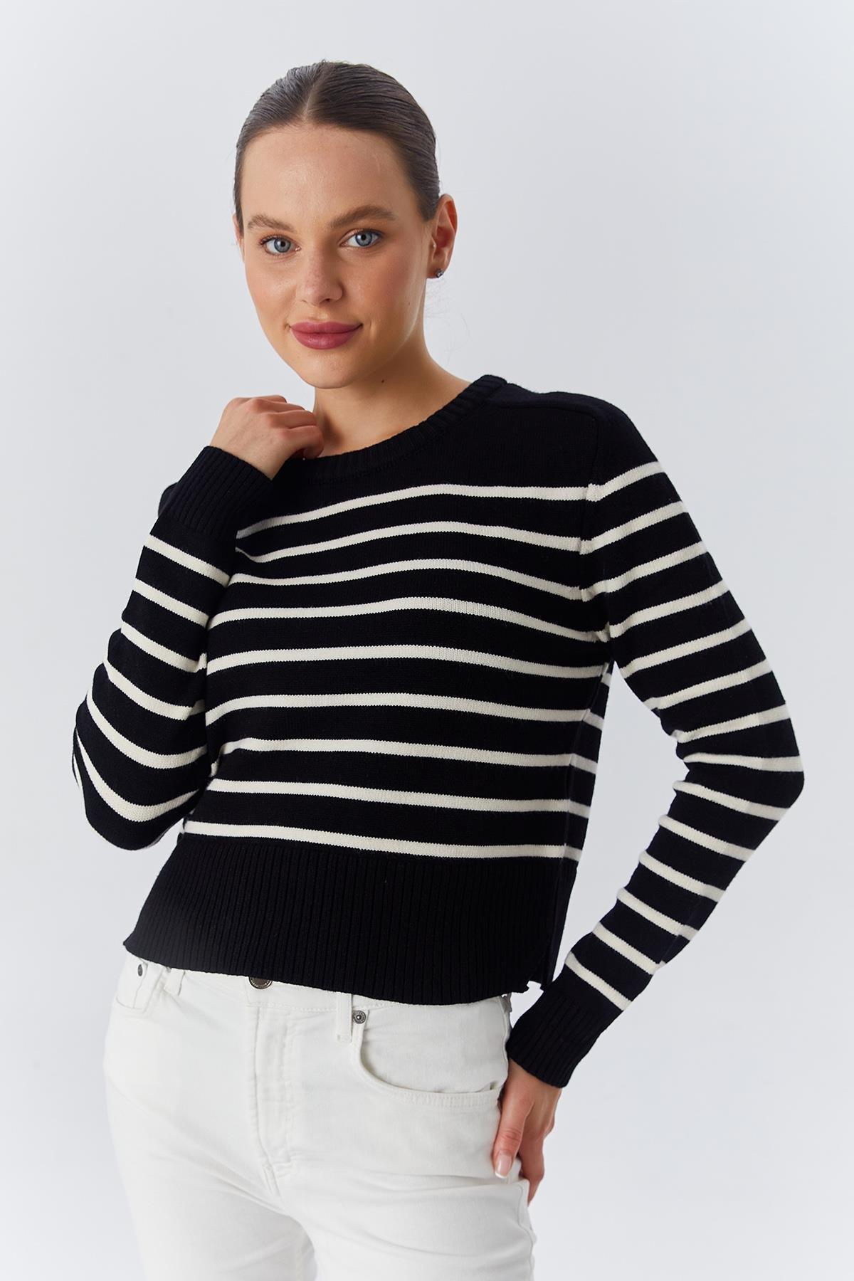 6762-kadin-yumos-dokulu-cizgili-triko--6a-394.jpg