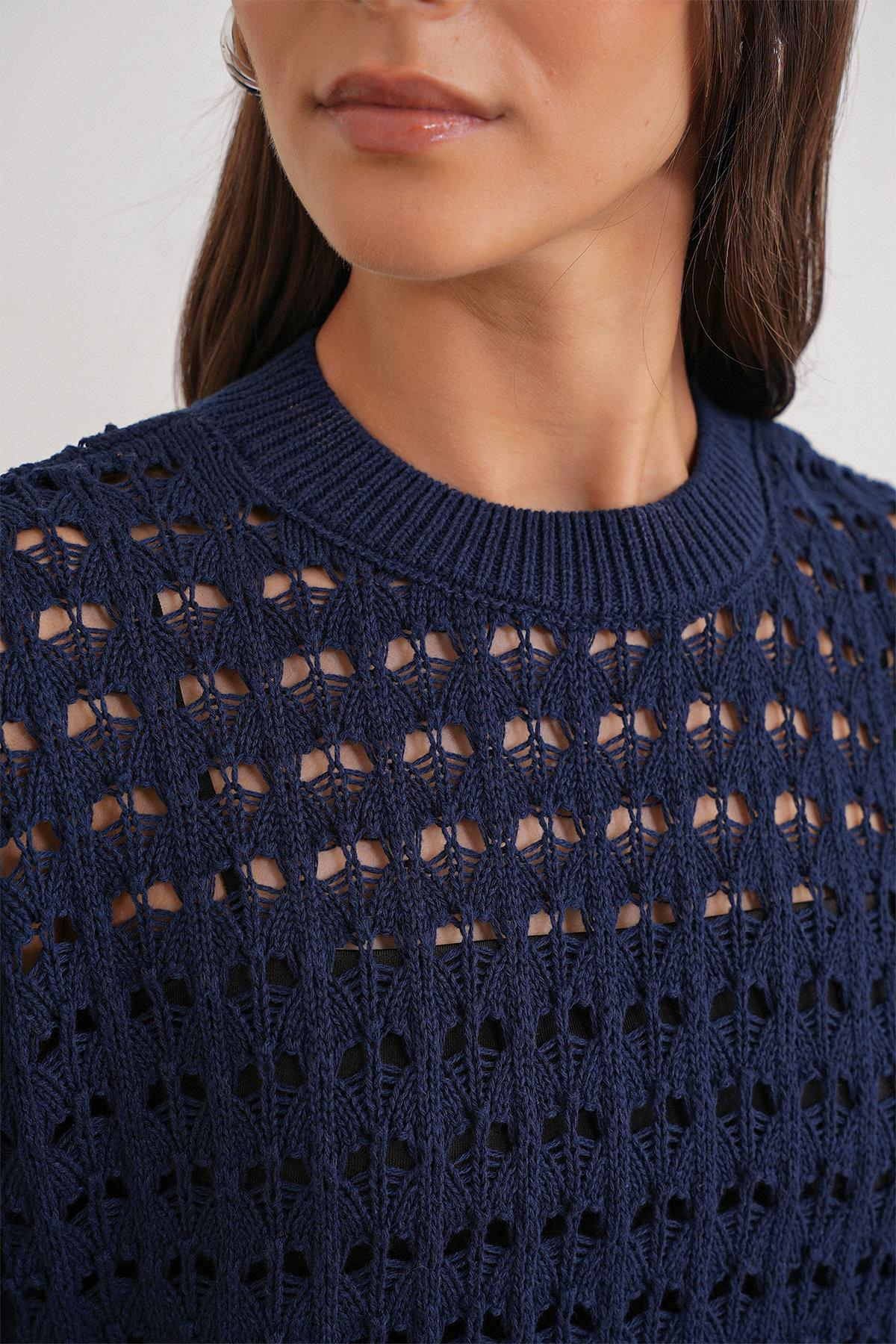 6832 Kadın Ajurlu Crop Triko Kazak Lacivert