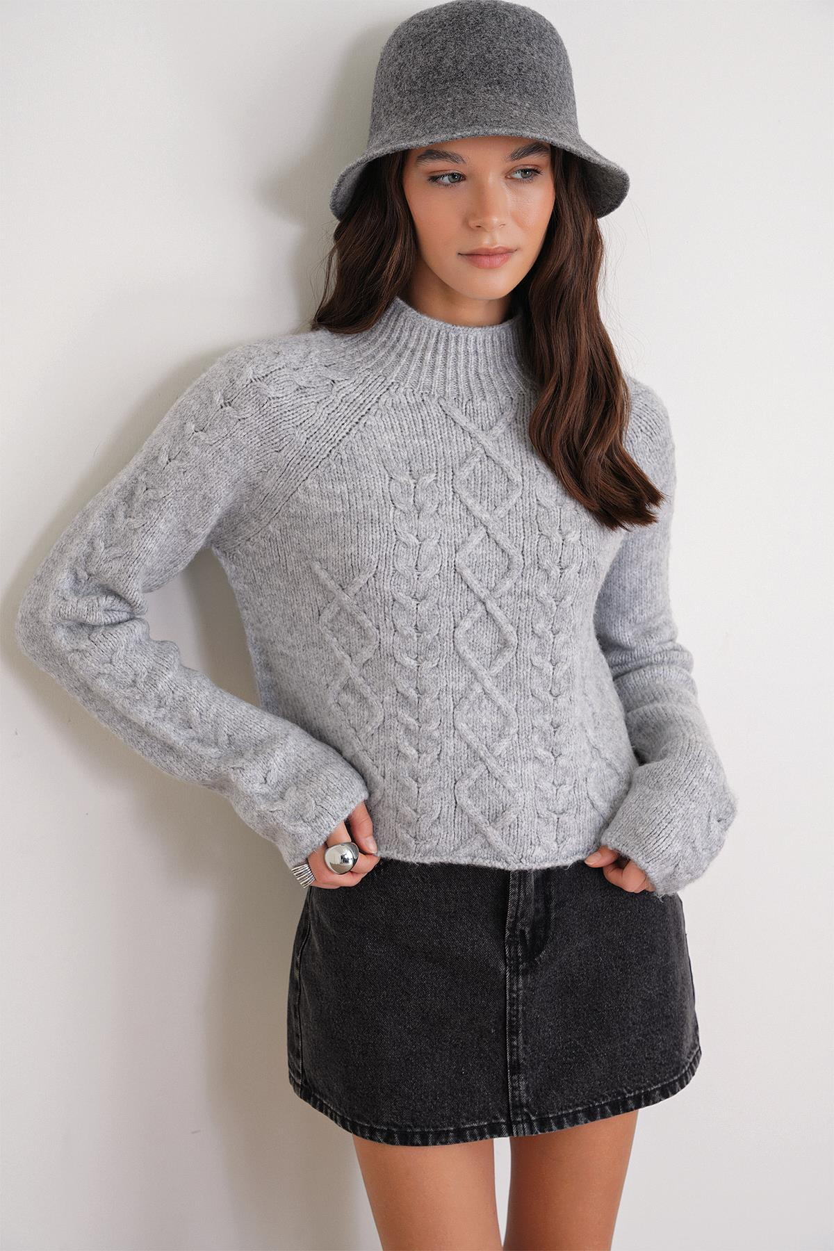 6855 Kadın Dik Yaka Saç Örgülü Triko Kazak Gri