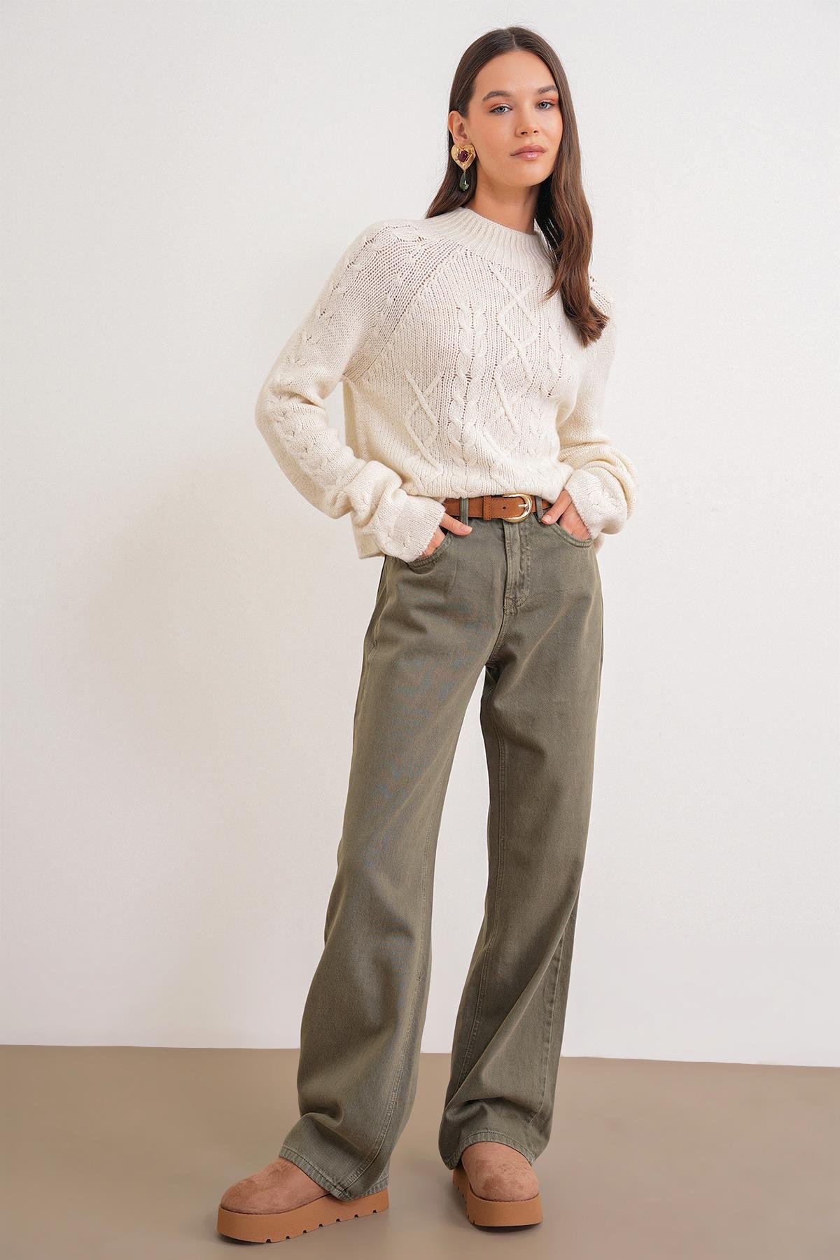 6855 Kadın Dik Yaka Saç Örgülü Triko Kazak Krem