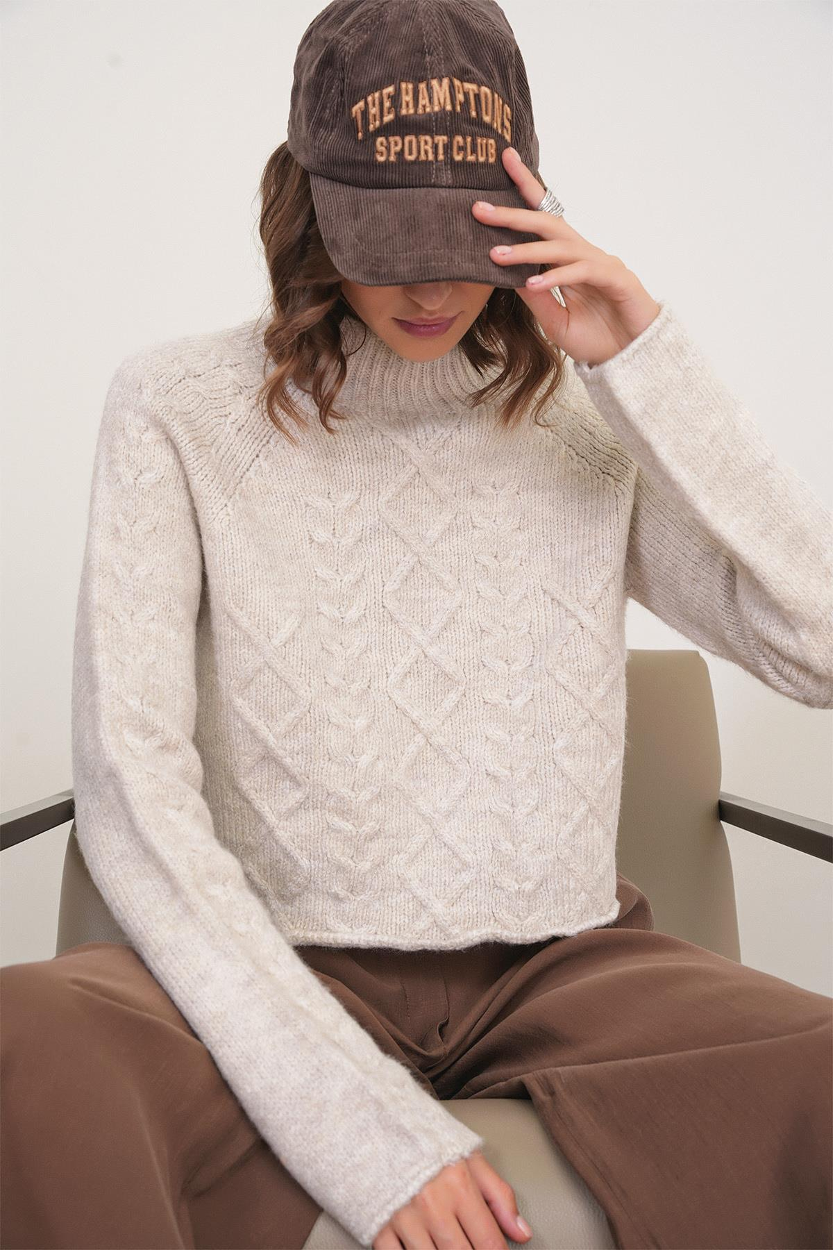 6855 Kadın Dik Yaka Saç Örgülü Triko Kazak Taş