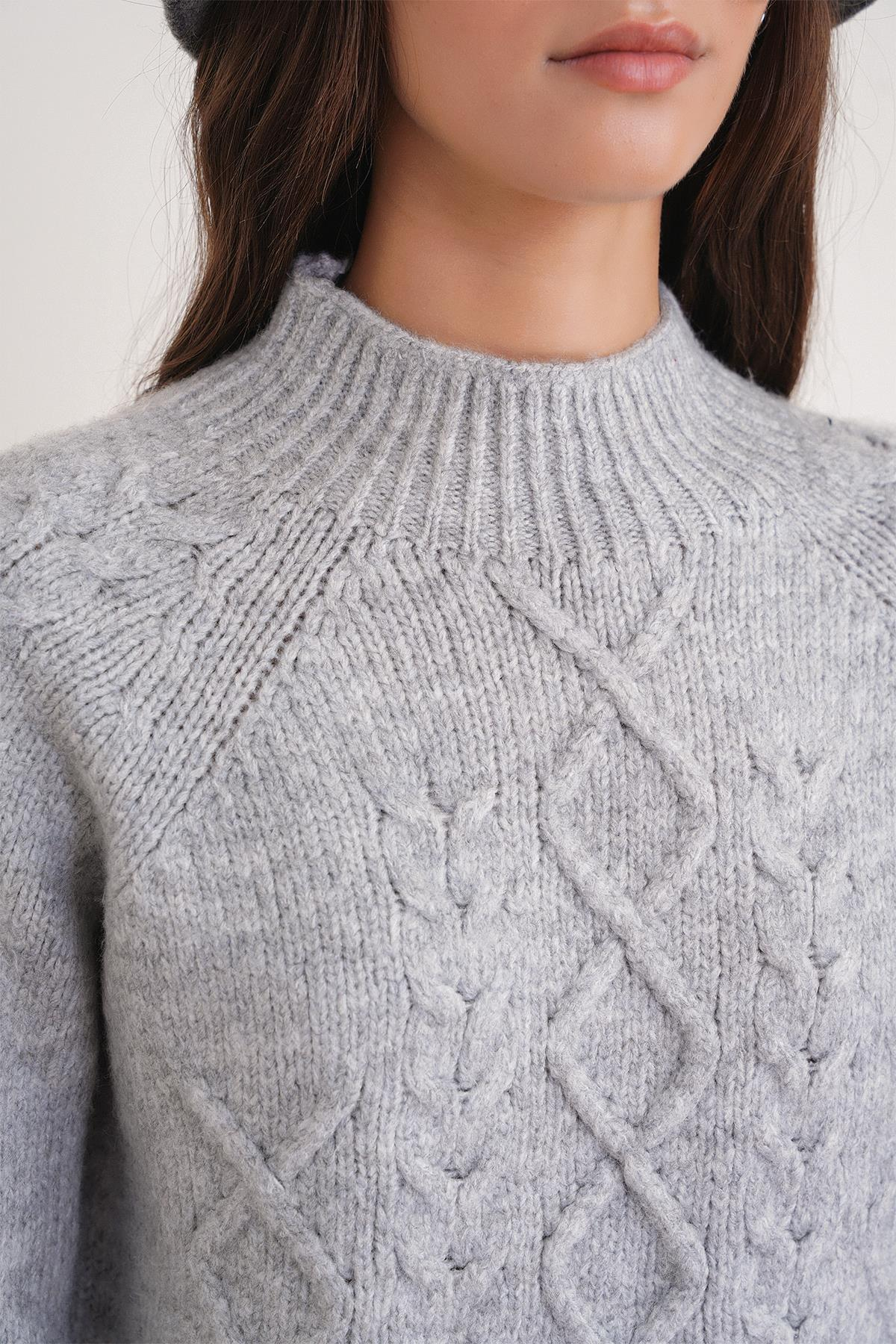 6855 Kadın Dik Yaka Saç Örgülü Triko Kazak Gri