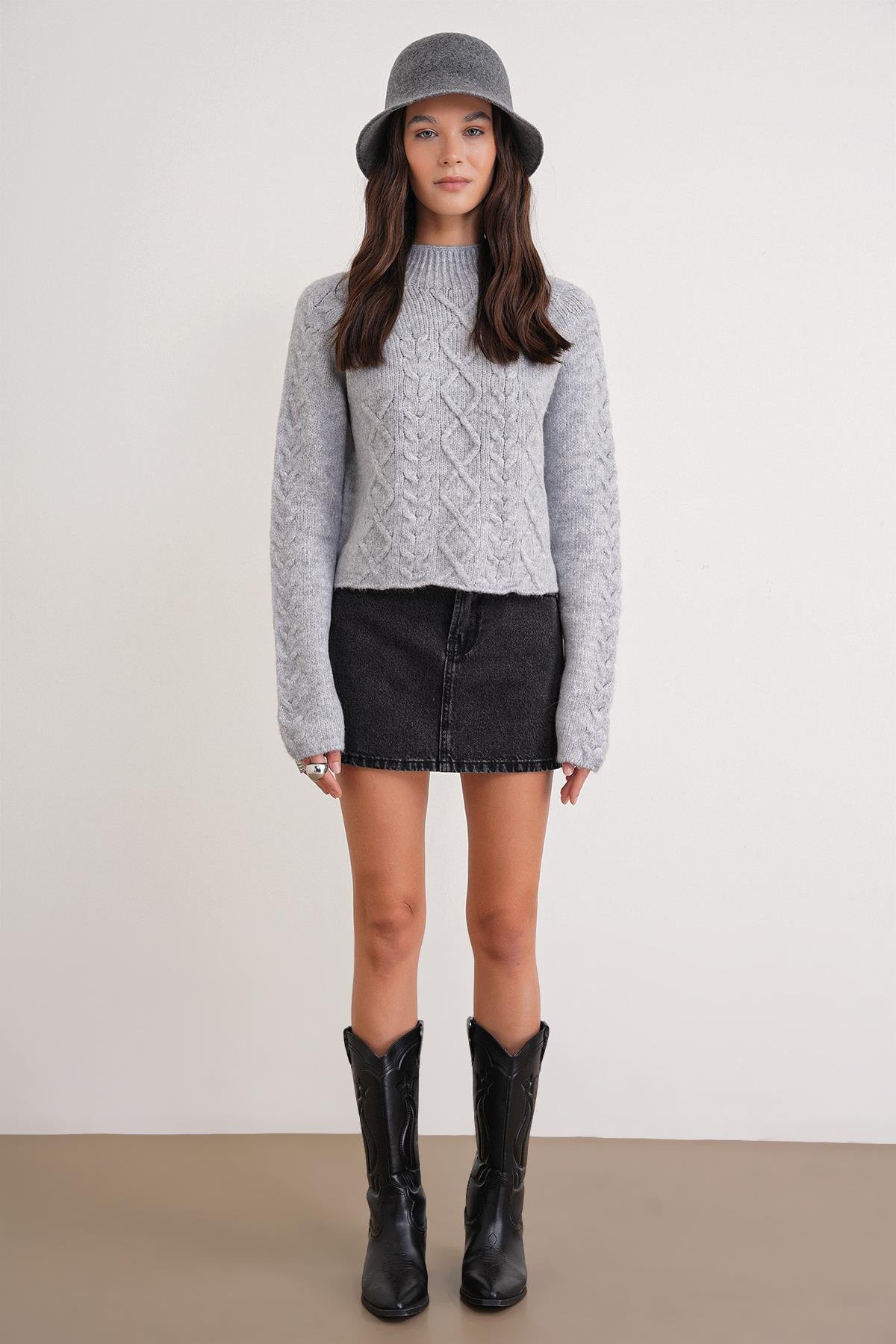 6855 Kadın Dik Yaka Saç Örgülü Triko Kazak Gri
