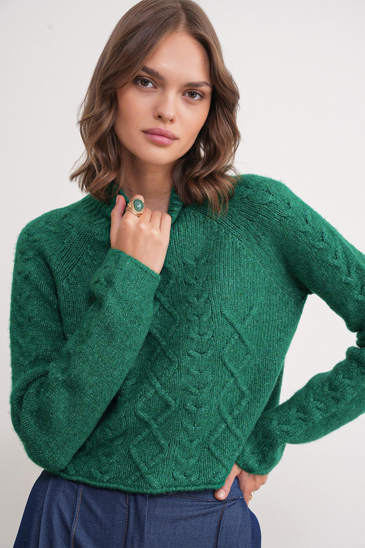 6855 Kadın Dik Yaka Saç Örgülü Triko Kazak Yeşil