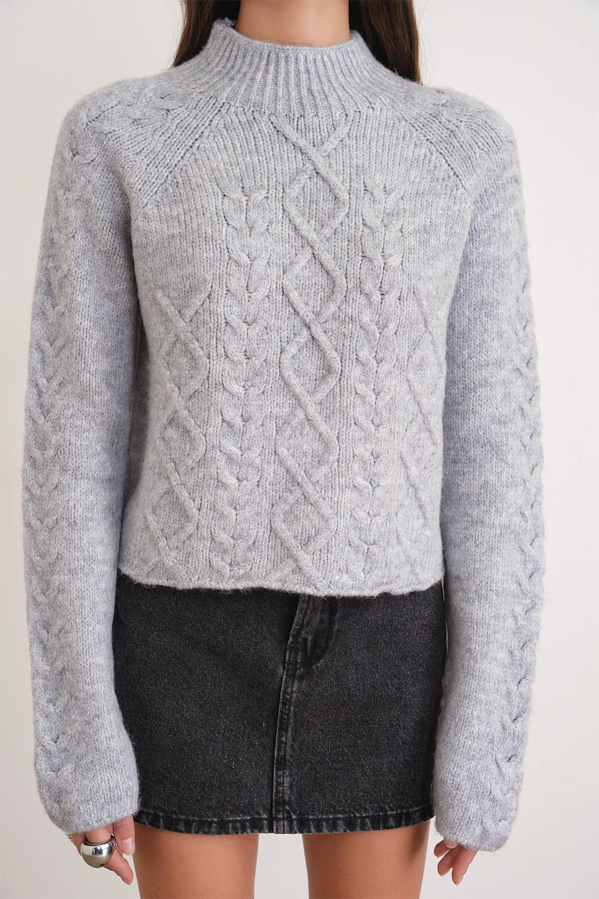 6855 Kadın Dik Yaka Saç Örgülü Triko Kazak Gri