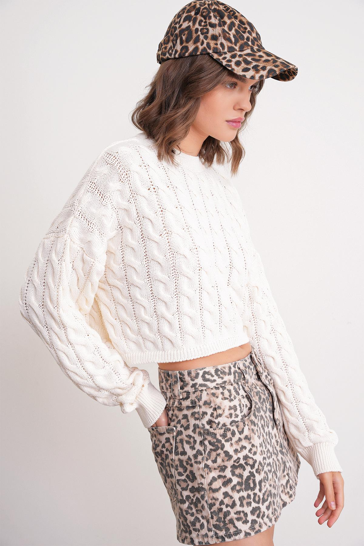 6863 Kadın Saç Örgülü Crop Triko Kazak Naturel