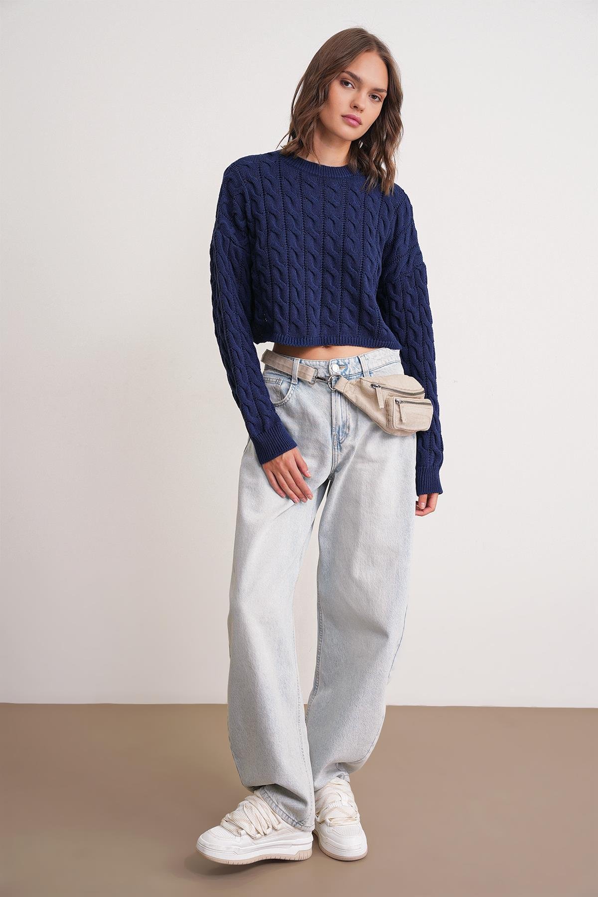 6863 Kadın Saç Örgülü Crop Triko Kazak Lacivert