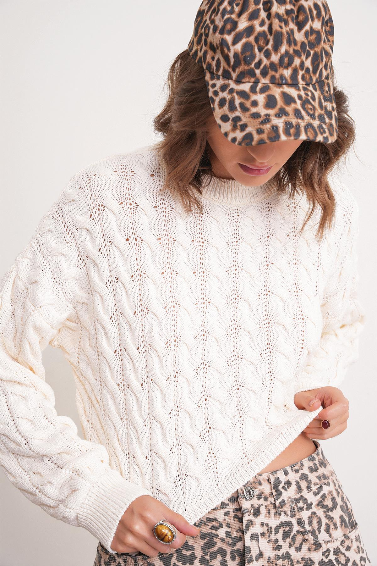 6863 Kadın Saç Örgülü Crop Triko Kazak Naturel