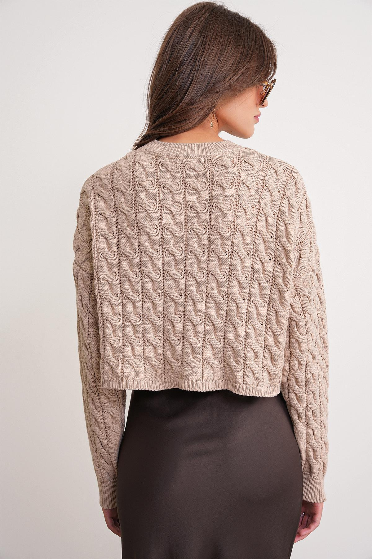 6863 Kadın Saç Örgülü Crop Triko Kazak Vizon