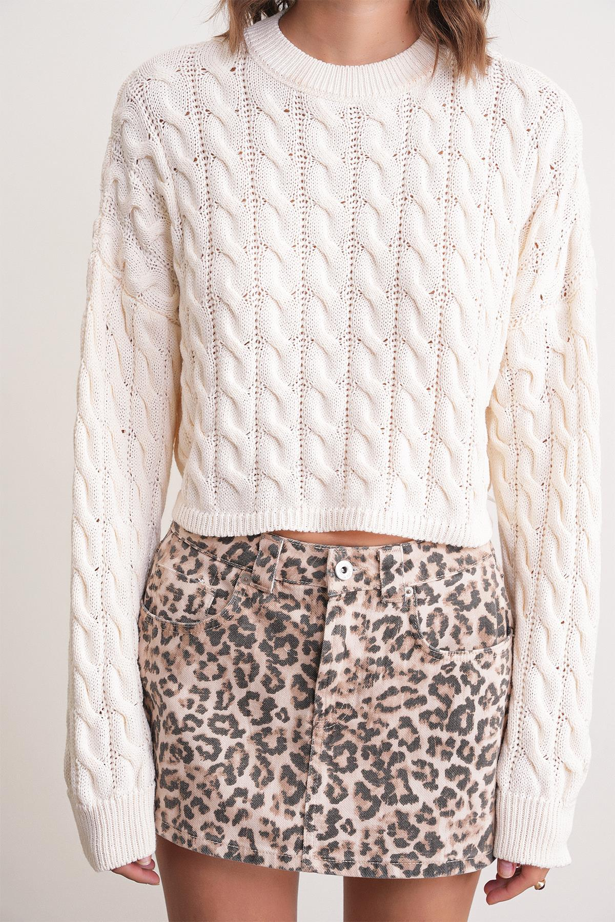 6863 Kadın Saç Örgülü Crop Triko Kazak Naturel