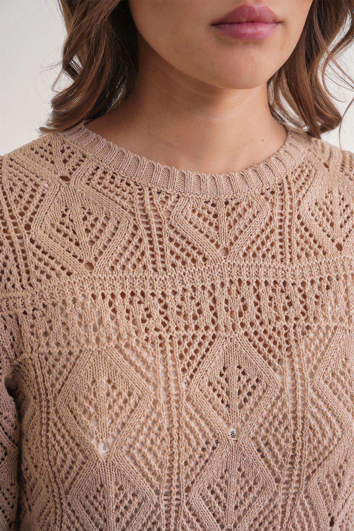 6867 Kadın Kare Desen Ajurlu Triko Kazak Camel