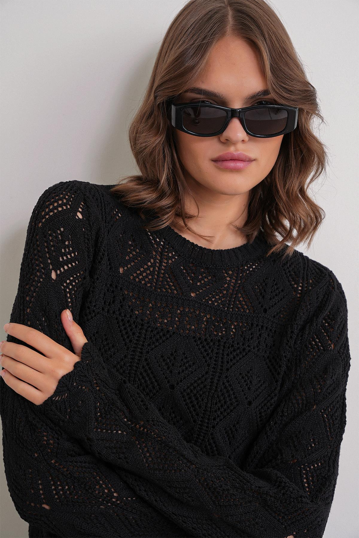 6867 Kadın Kare Desen Ajurlu Triko Kazak Siyah