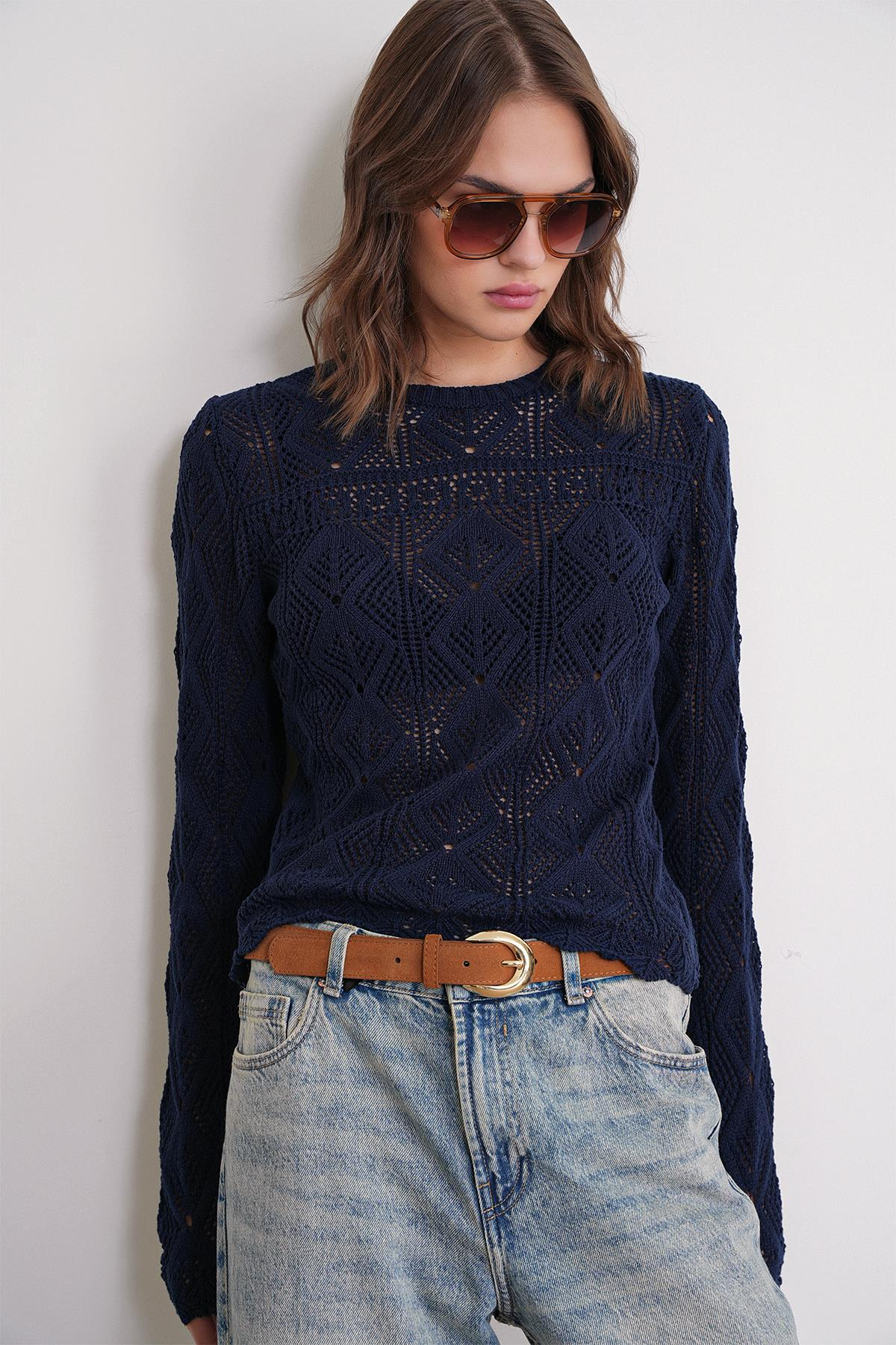 6867 Kadın Kare Desen Ajurlu Triko Kazak Lacivert