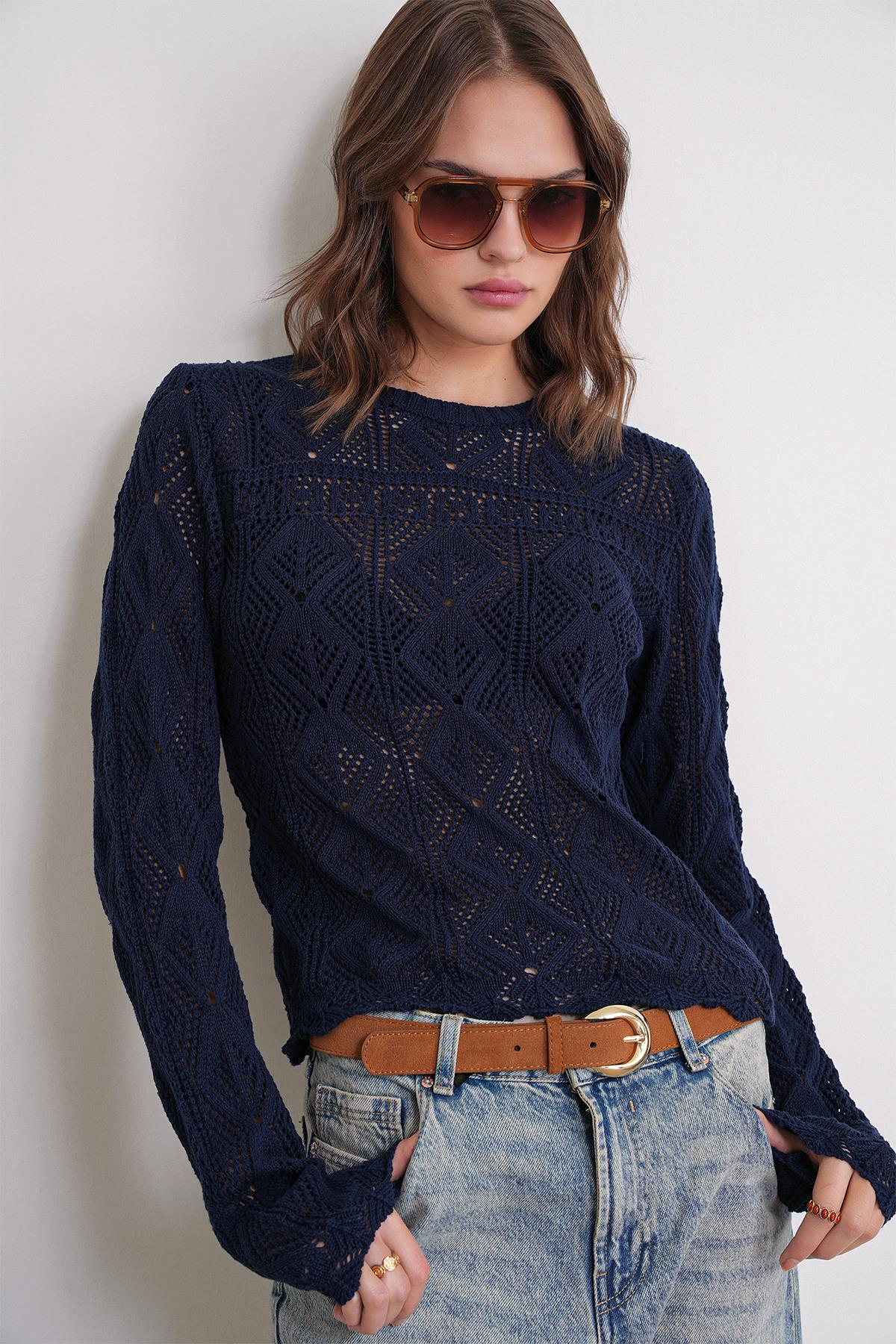 6867 Kadın Kare Desen Ajurlu Triko Kazak Lacivert