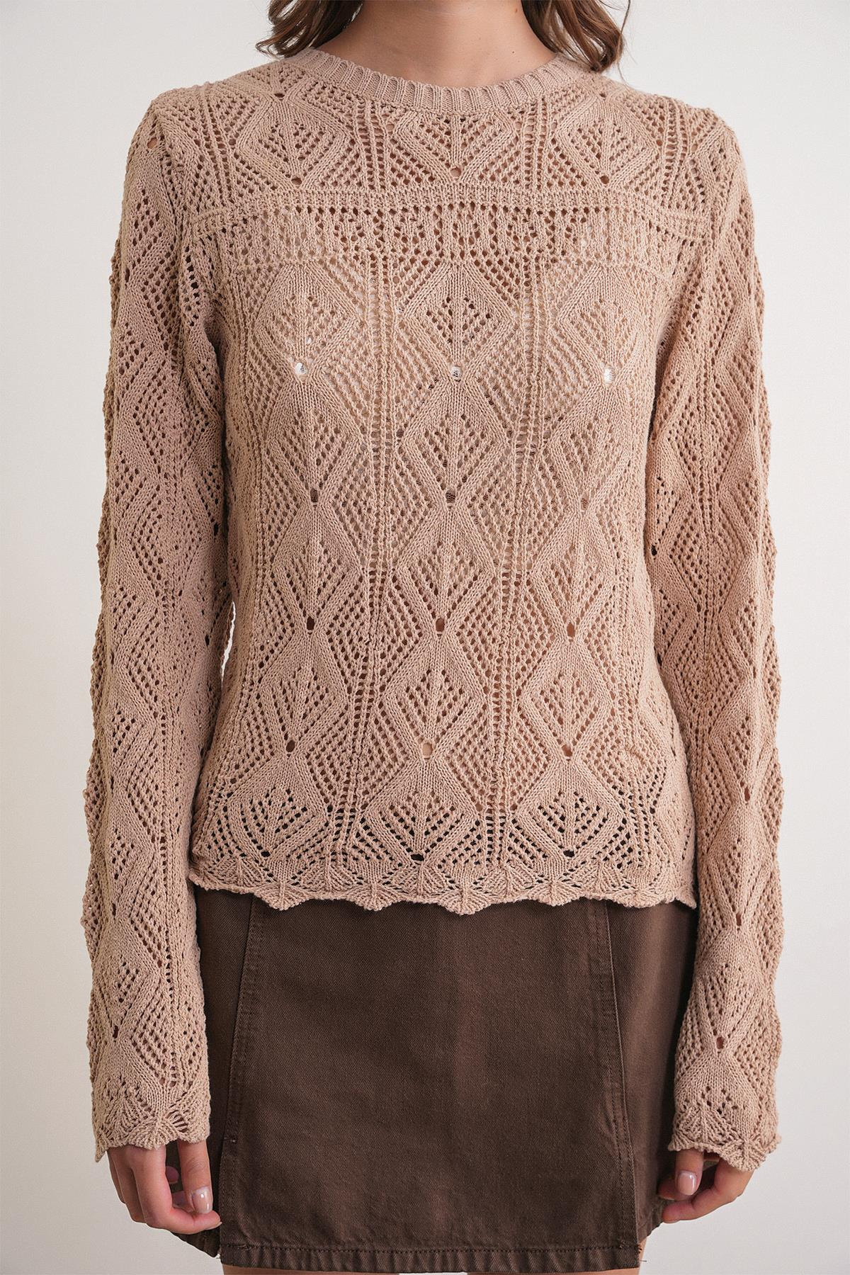 6867 Kadın Kare Desen Ajurlu Triko Kazak Camel