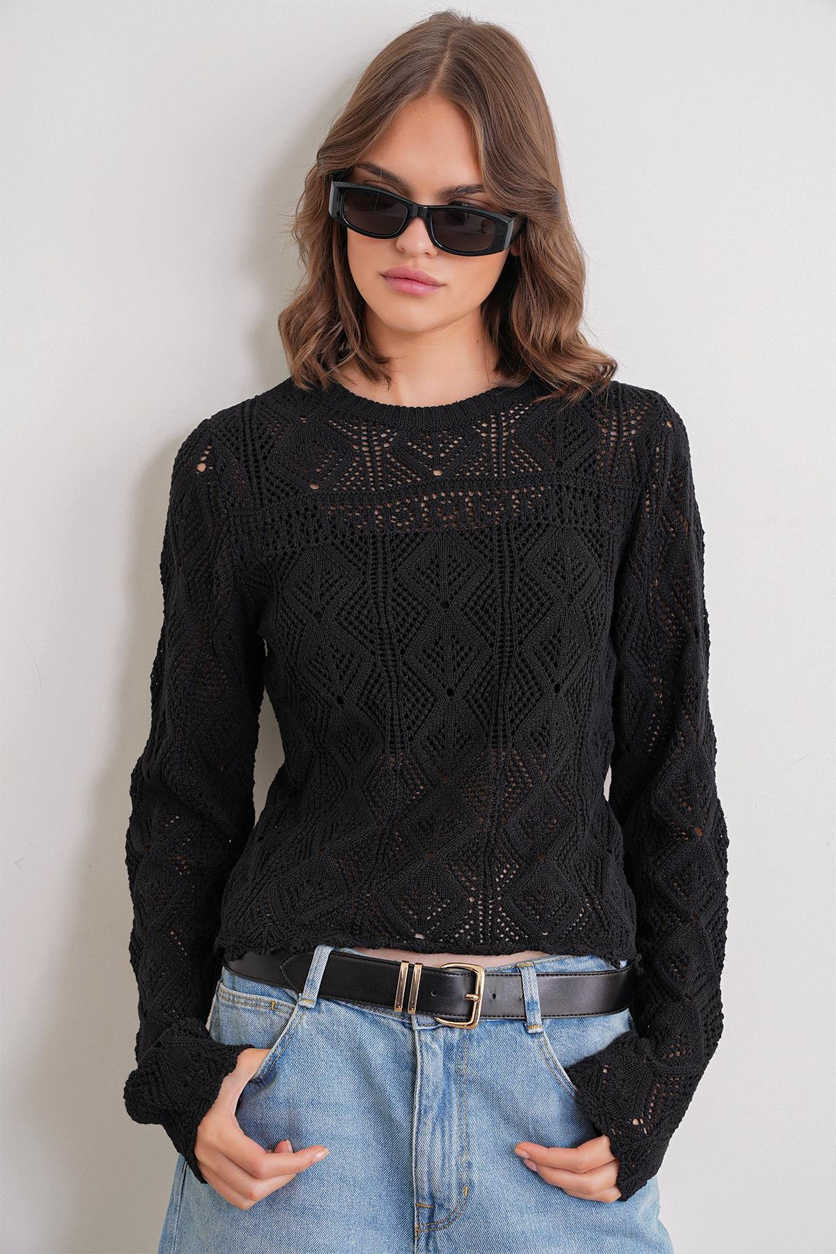 6867 Kadın Kare Desen Ajurlu Triko Kazak Siyah