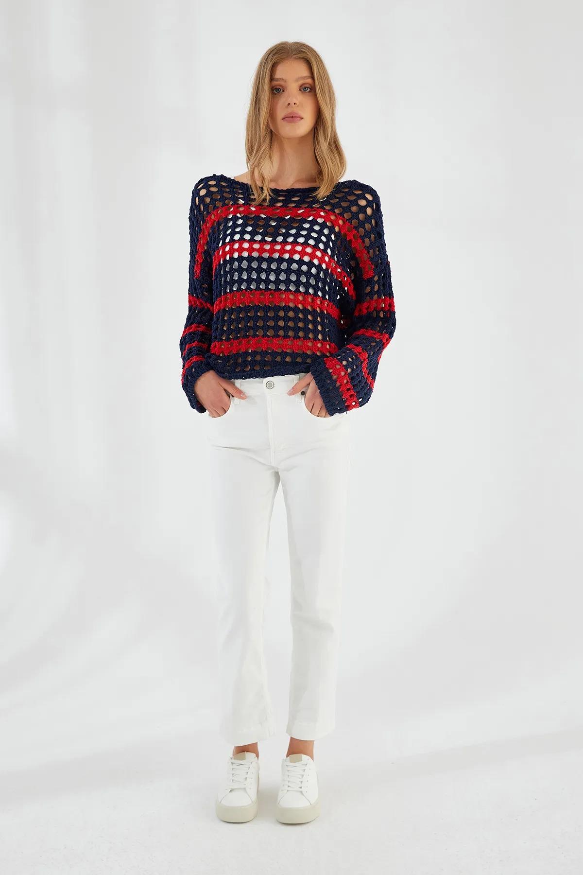 6877 Kadın Çizgili Ajurlu Kayık Yaka Triko Kazak Lacivert